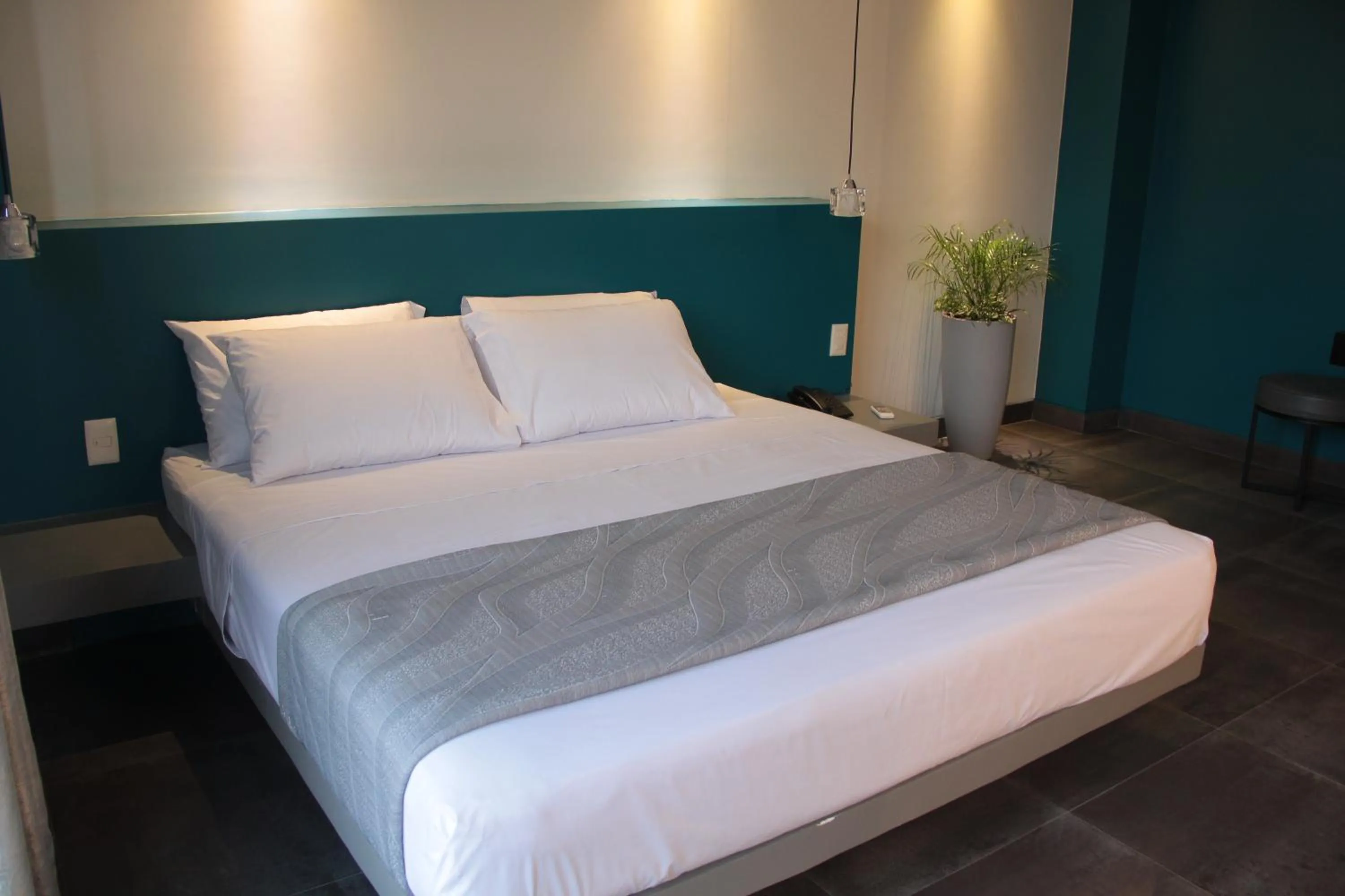 Shower, Bed in Hotel G