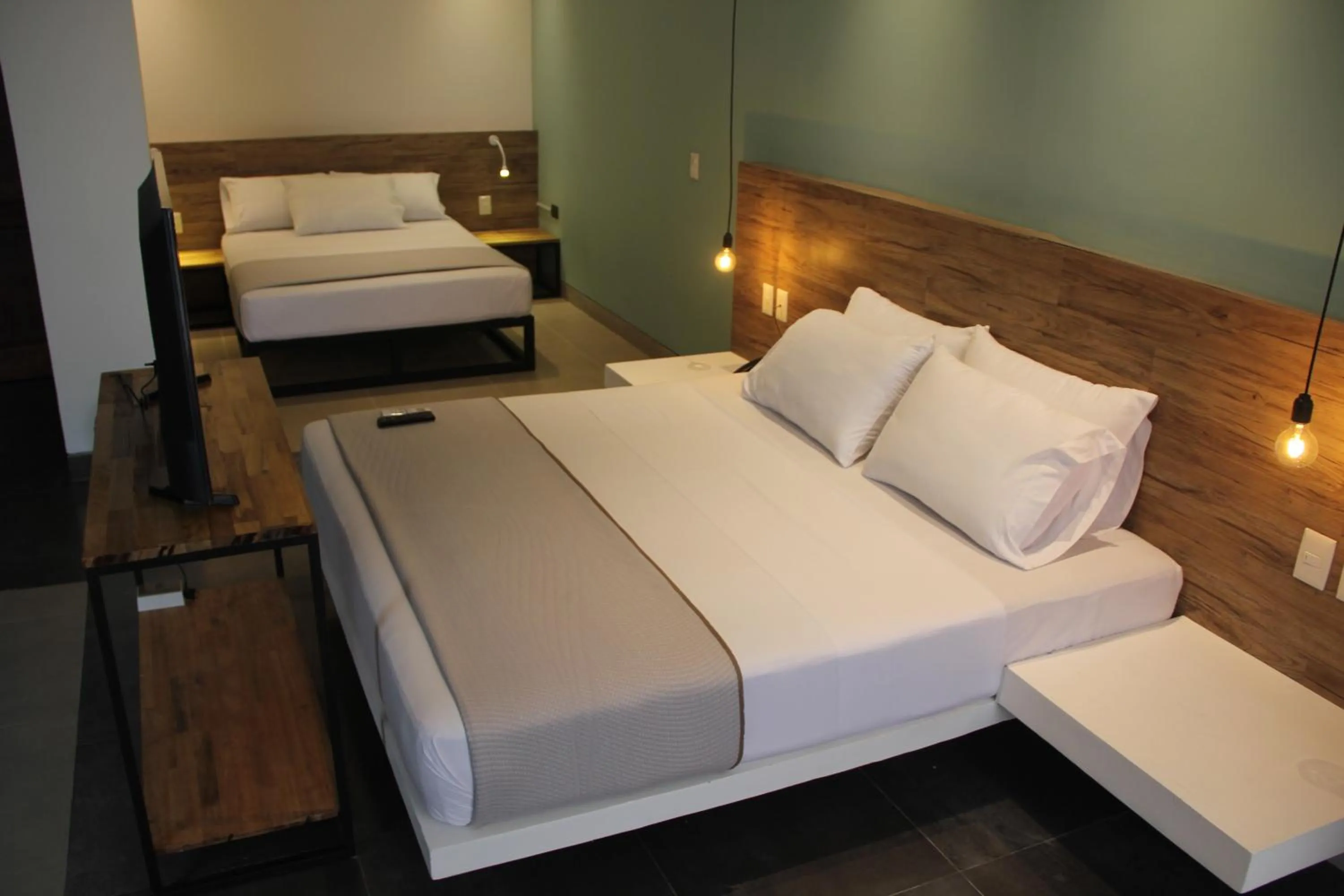 Winter, Bed in Hotel G