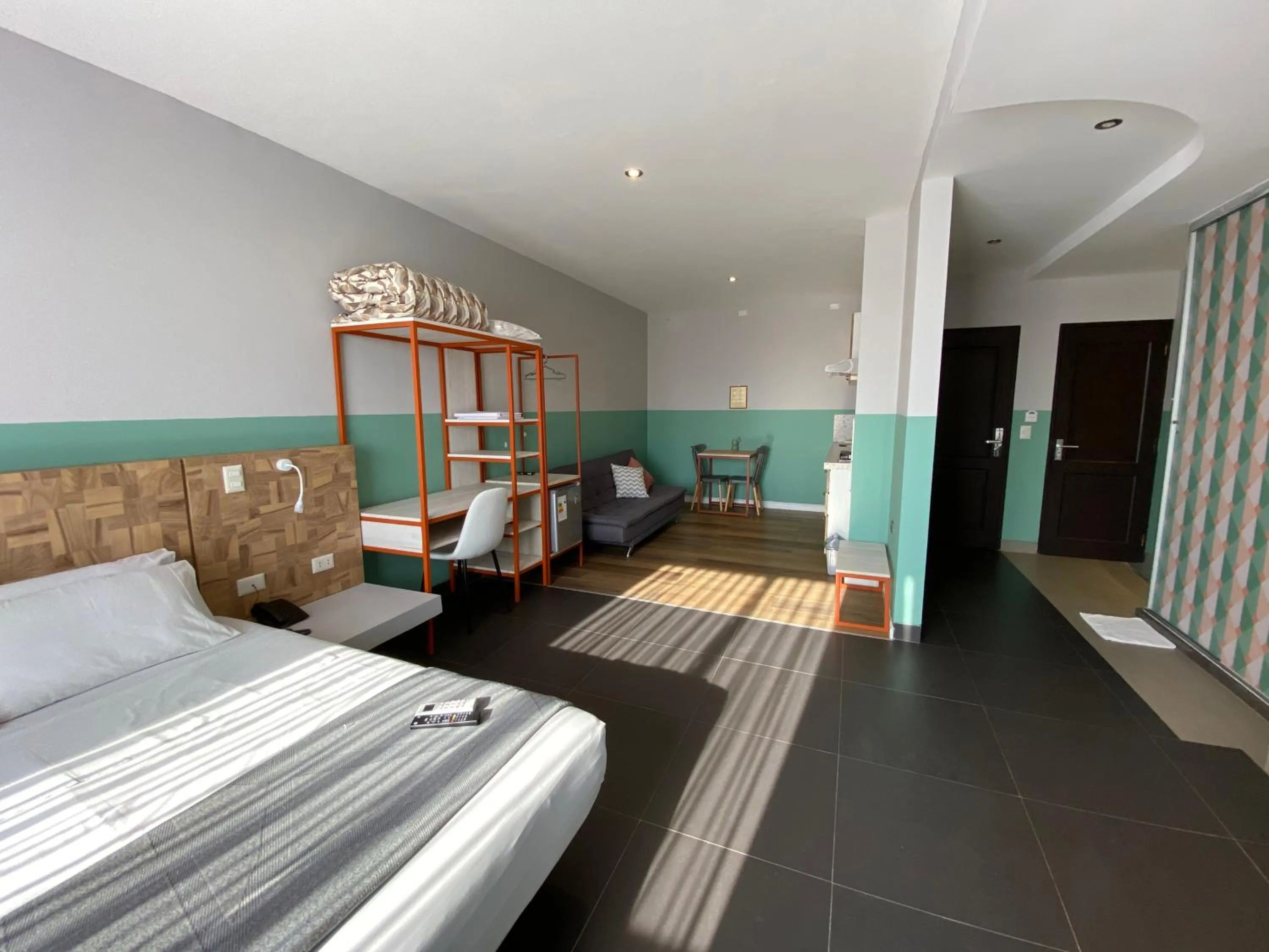 Living room, Bed in Hotel G