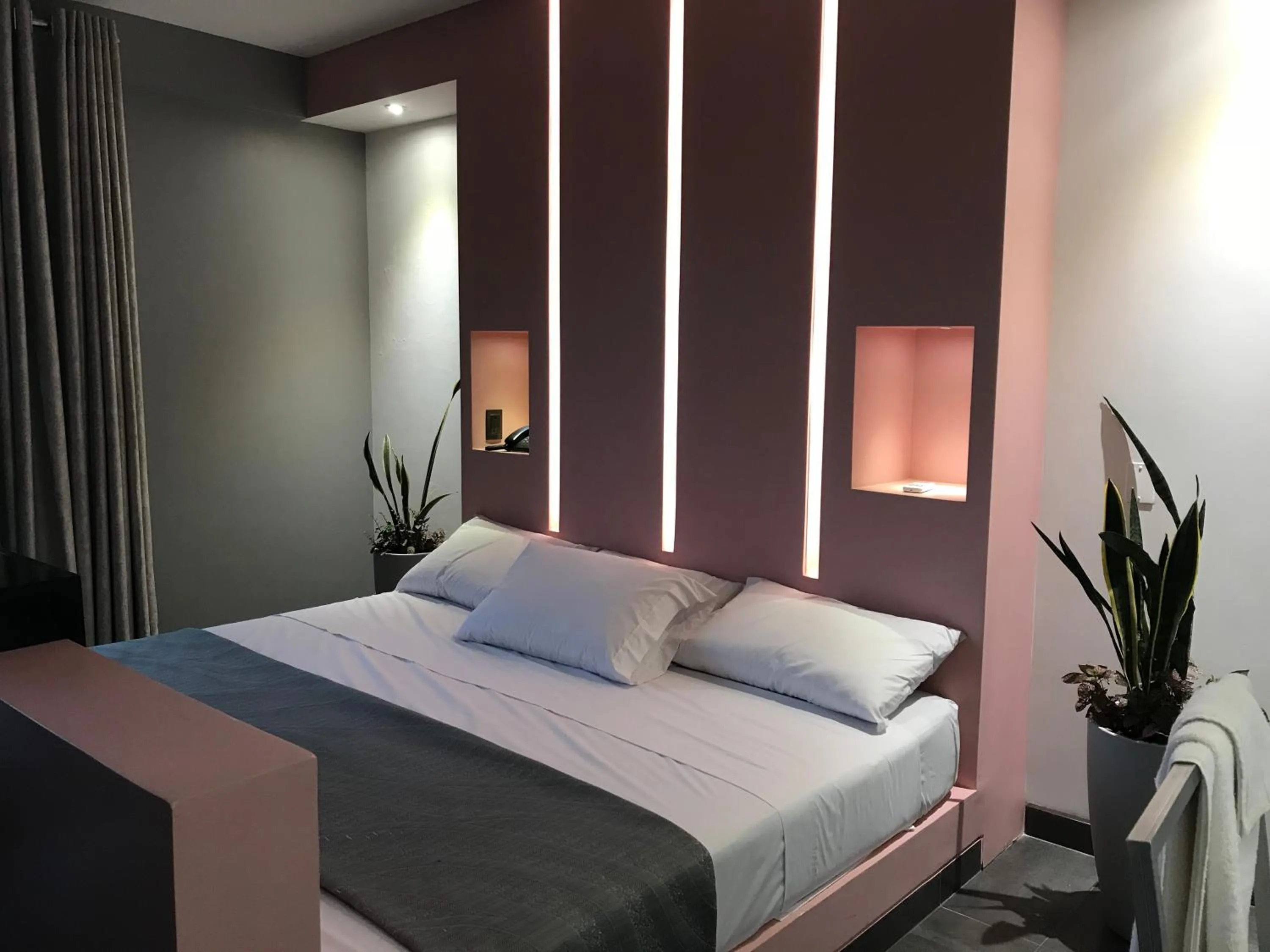 Toilet, Bed in Hotel G