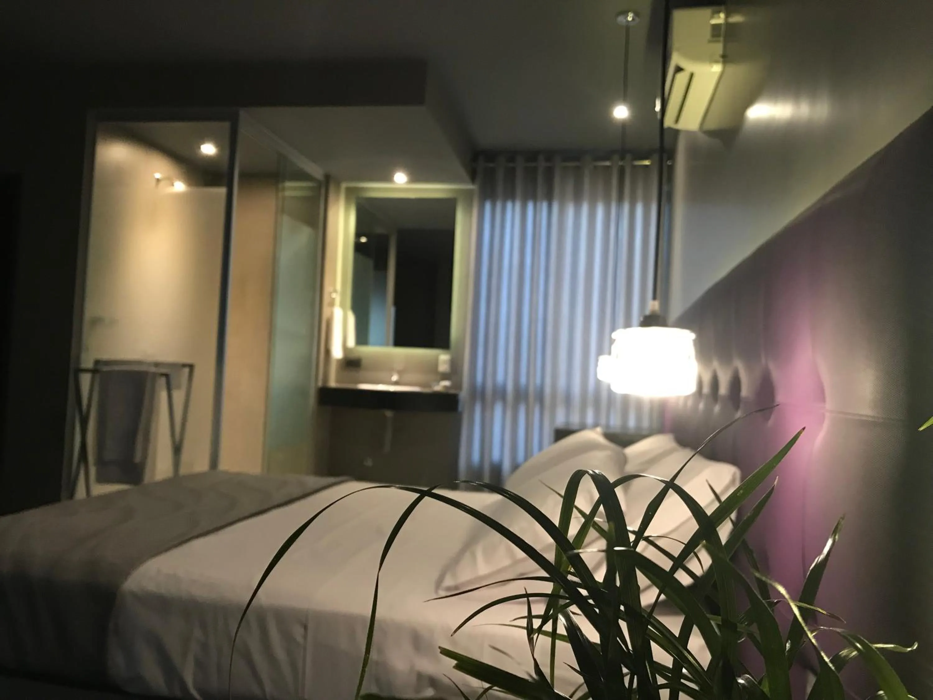 Shower, Bed in Hotel G