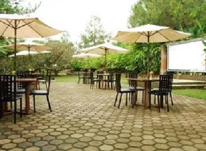 Restaurant/places to eat in Bukit Alamanda Resort