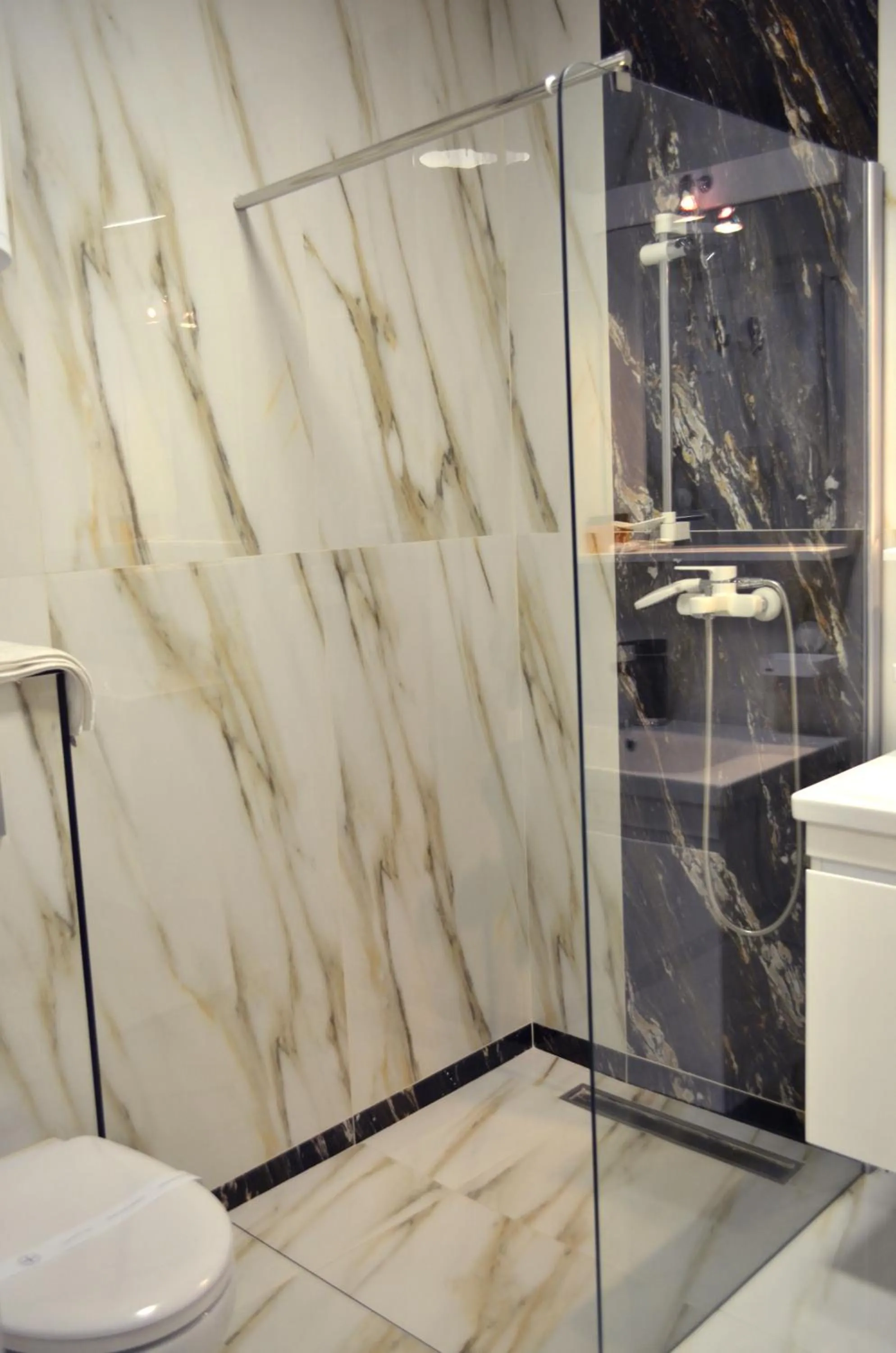 Shower in Hotel Tomce Sofka