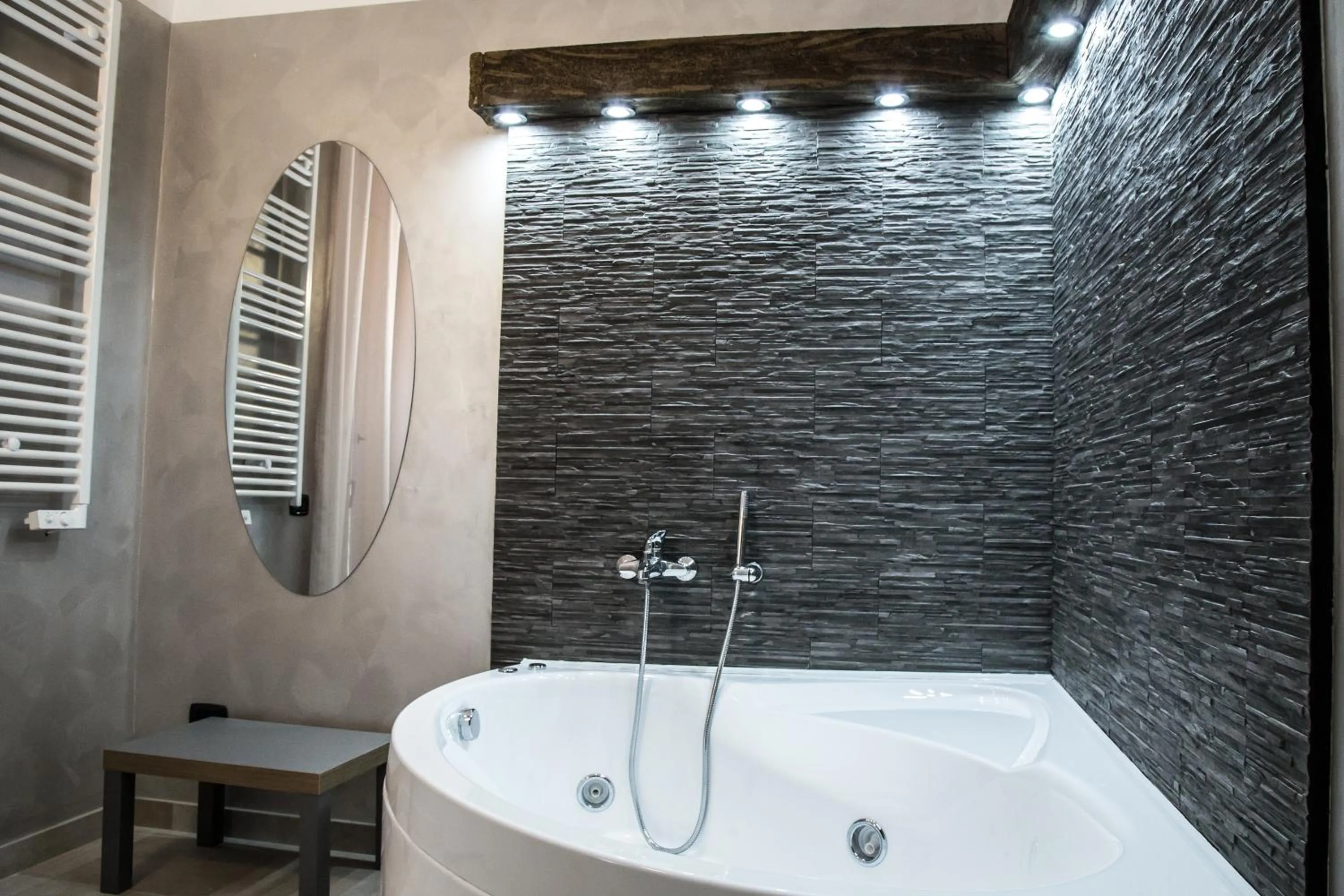 Hot Tub in Art in B&B