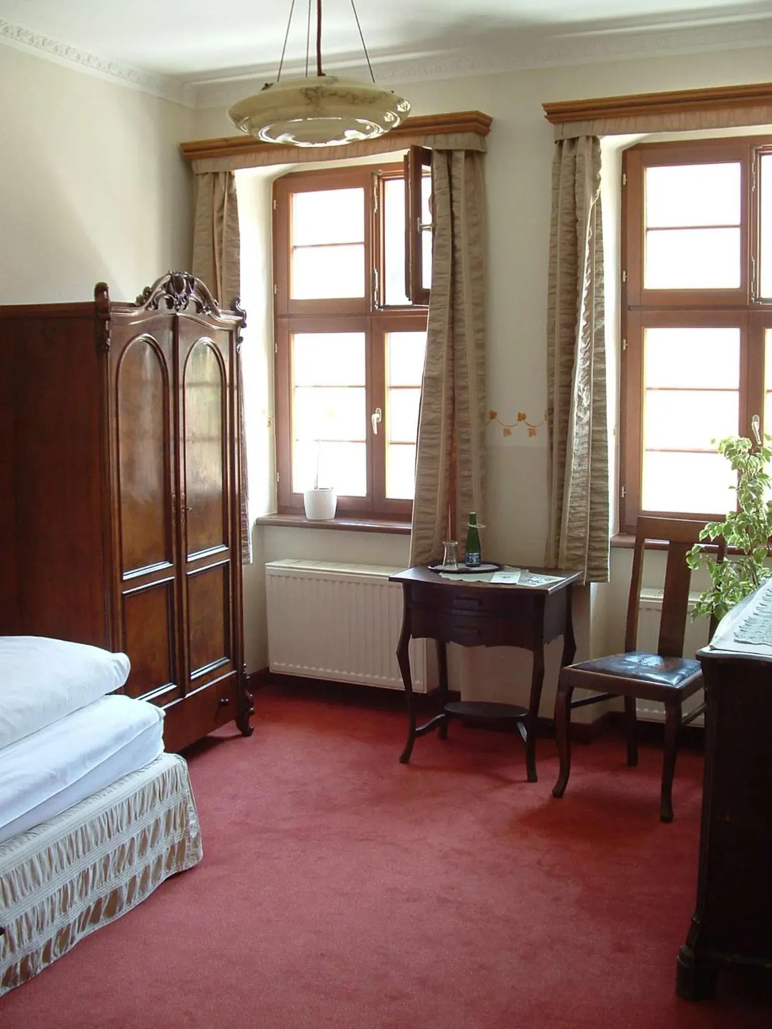 Single Room with Shower - single occupancy in Hotel und Gasthof Dreibeiniger Hund Single Room with Shower - single occupancy in Hotel und Gasthof Dreibeiniger Hund