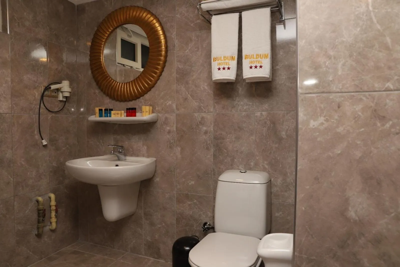 Bathroom in Buldum Otel