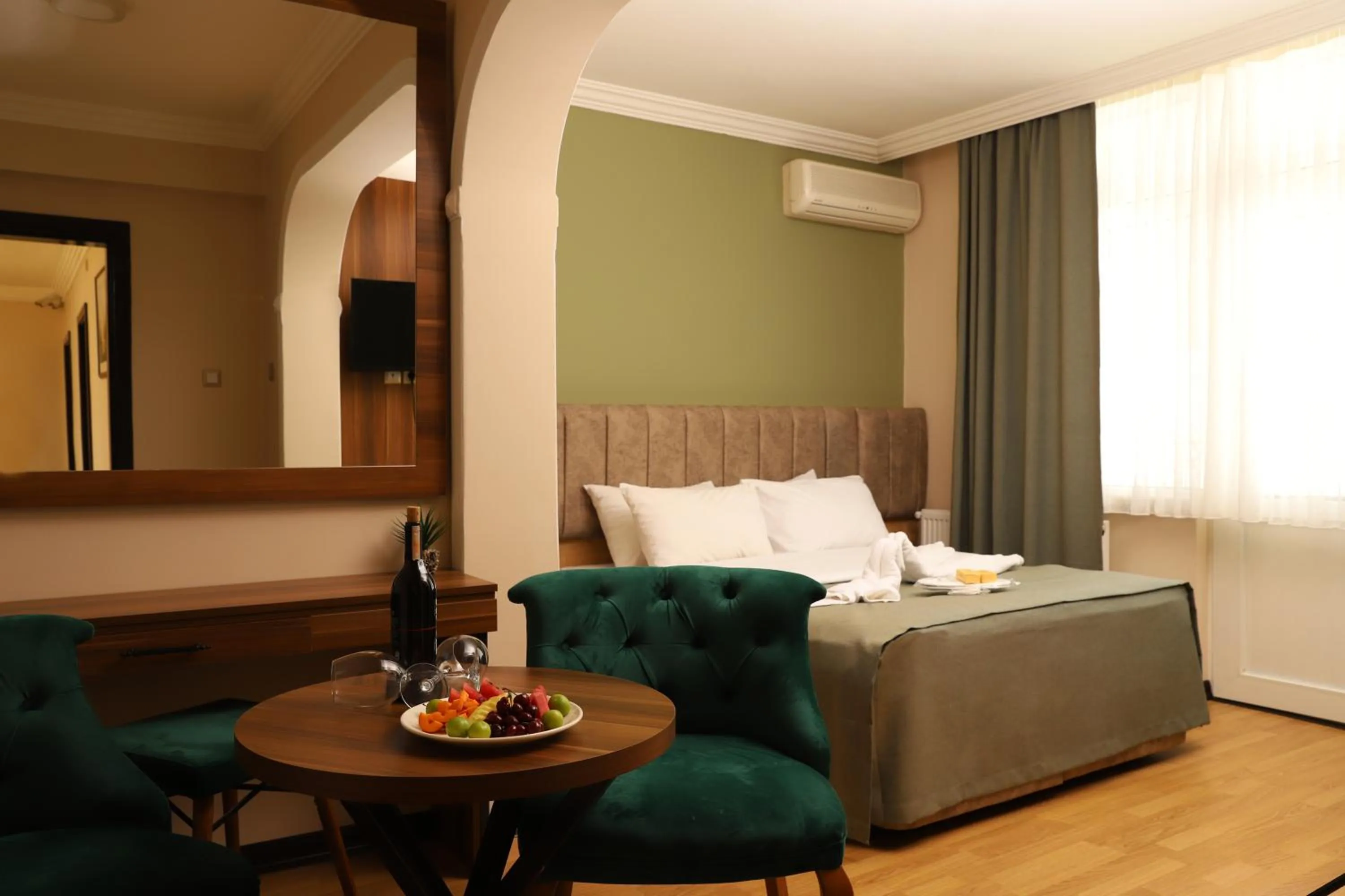 Seating area, Bed in Buldum Otel