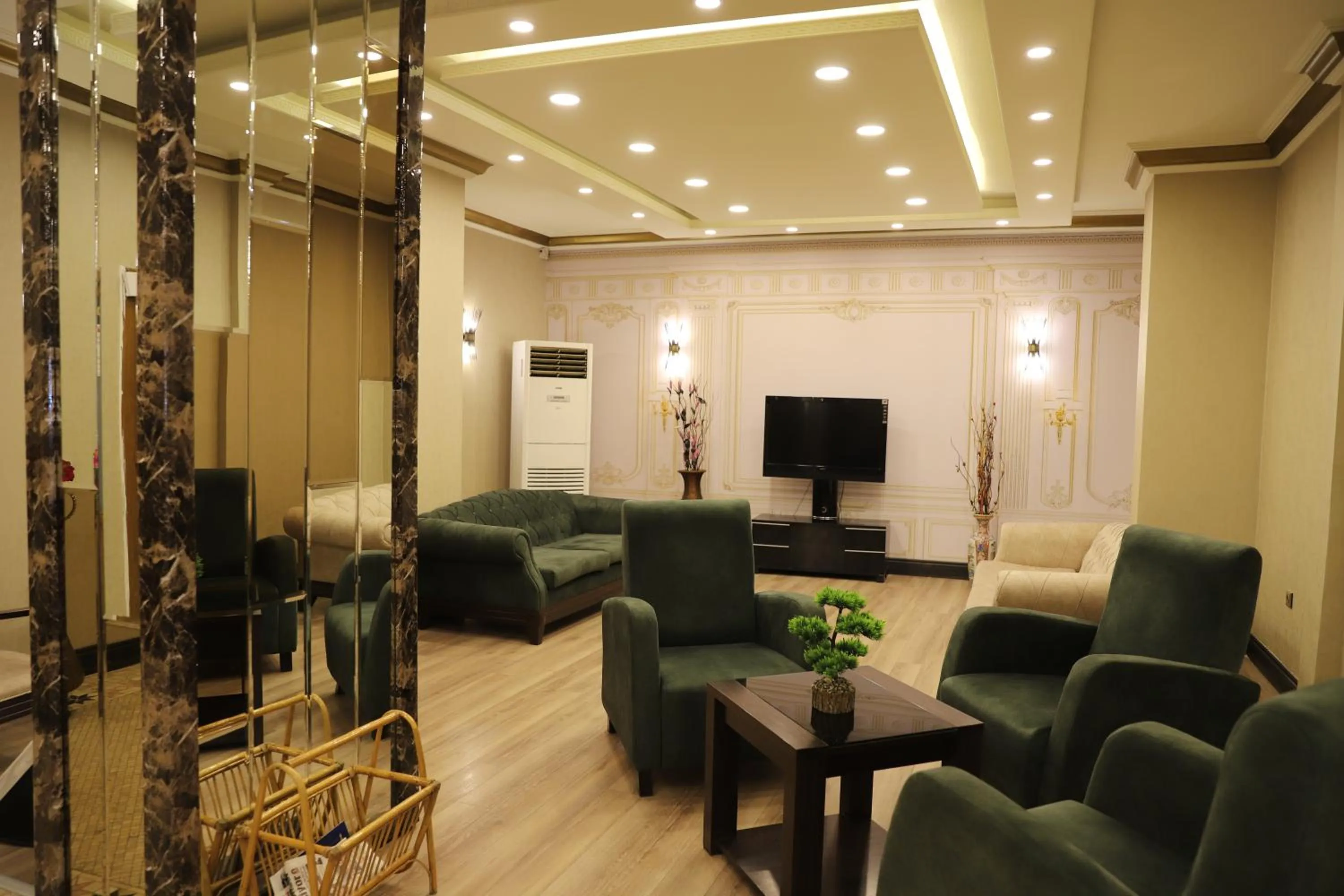Lobby or reception in Buldum Otel