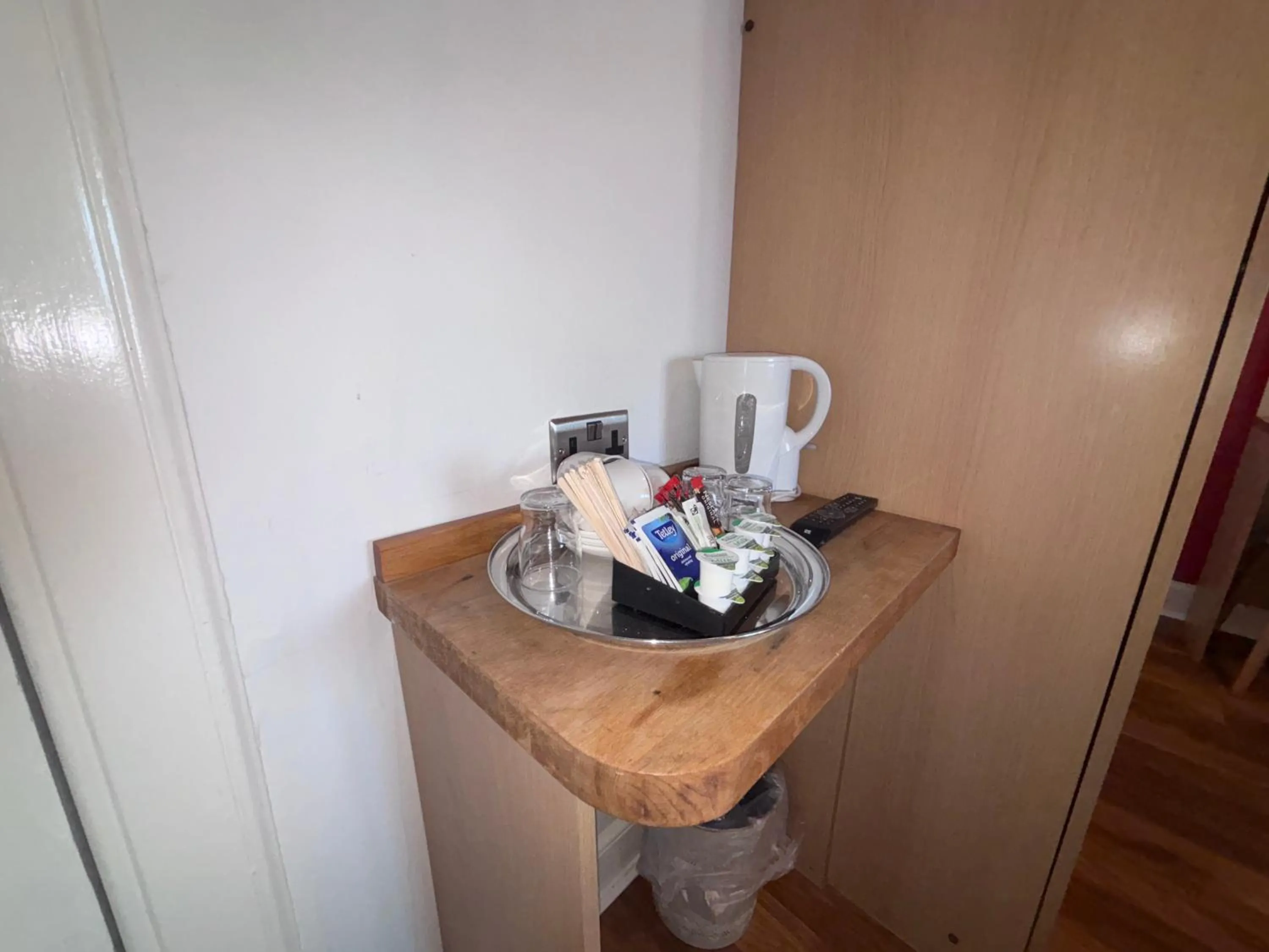 Coffee/tea facilities in Regent House Hotel - City Centre Hotel