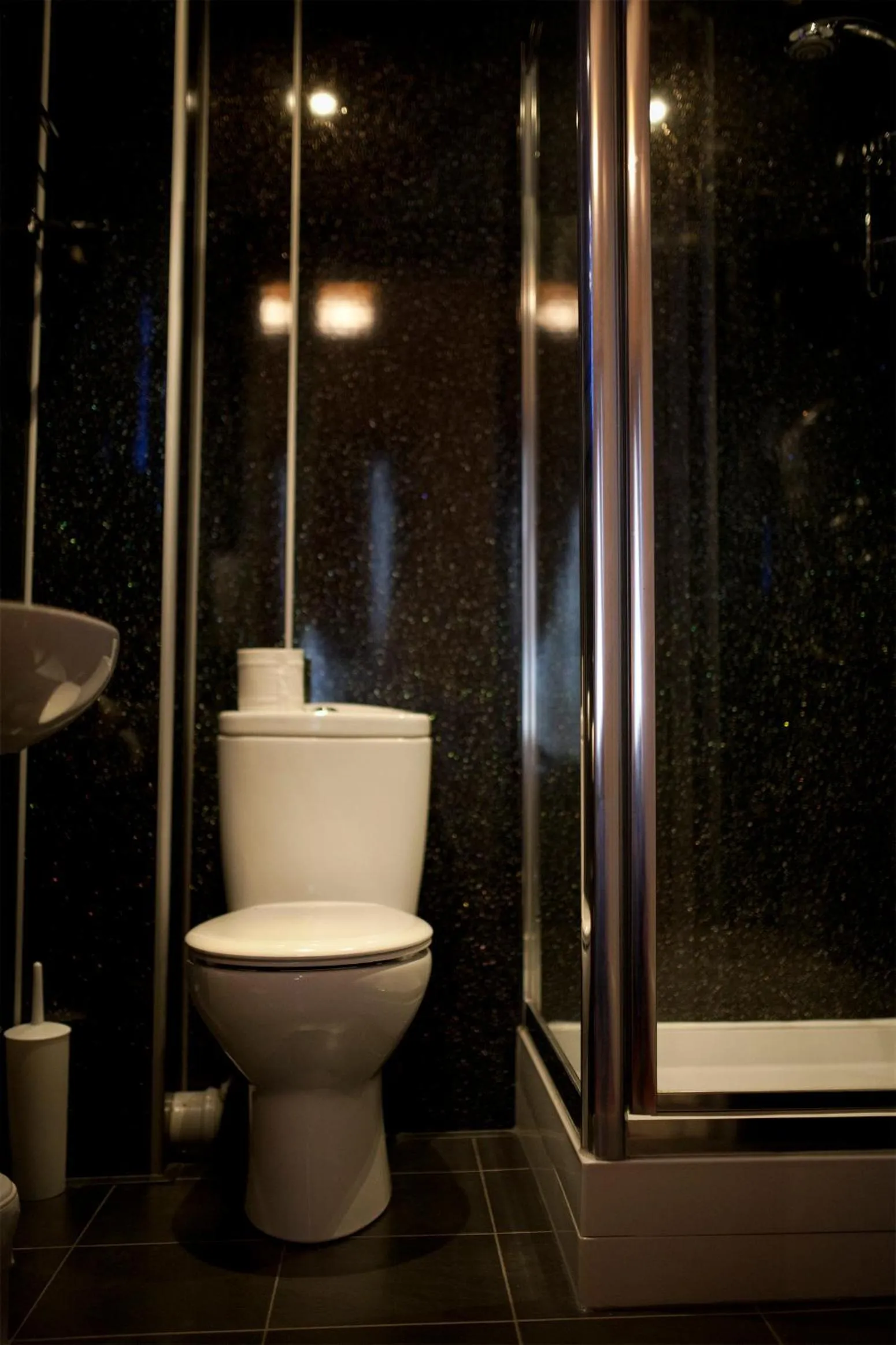 Bathroom in Regent House Hotel - City Centre Hotel