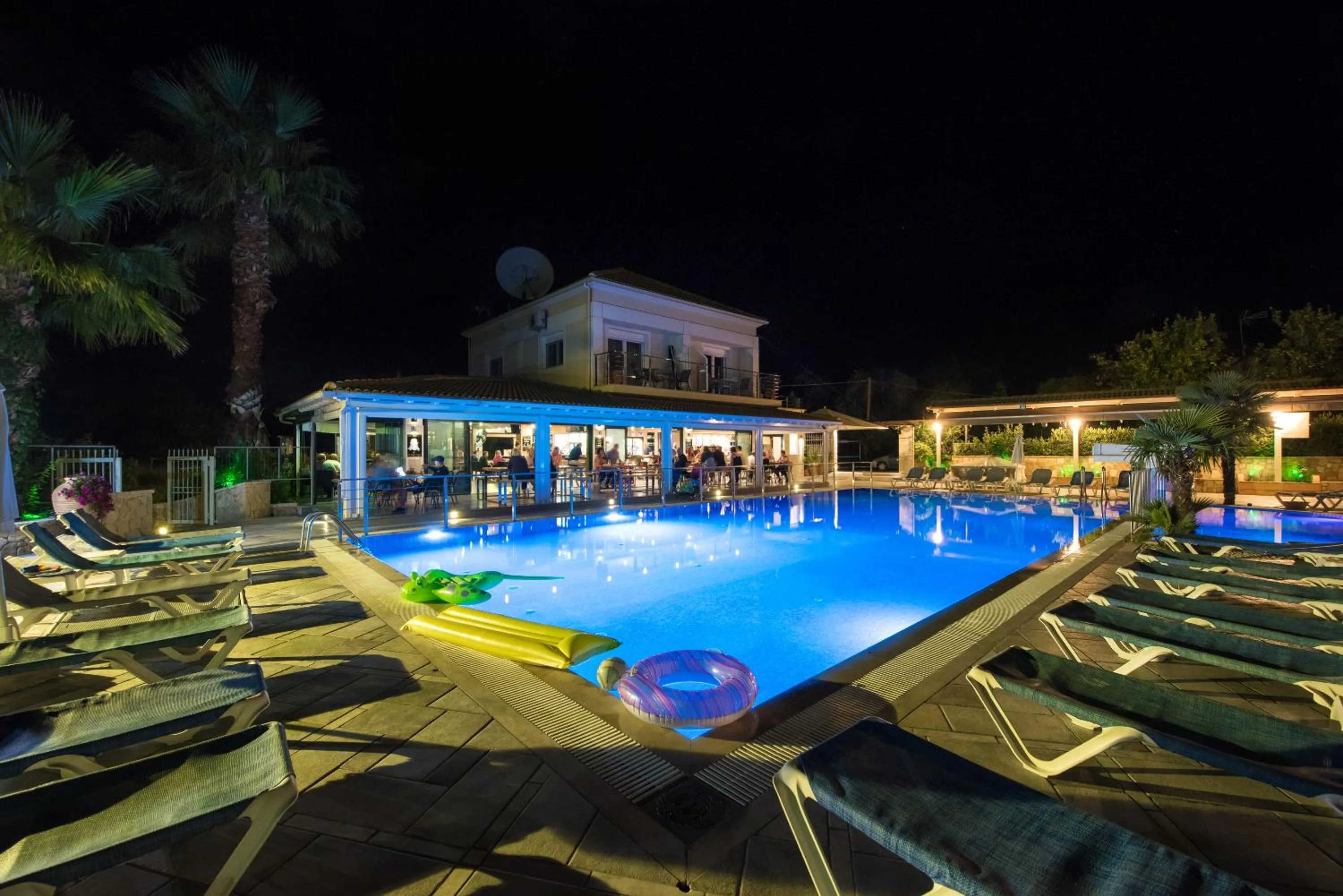 Swimming pool in Kavos Plaza Hotel
