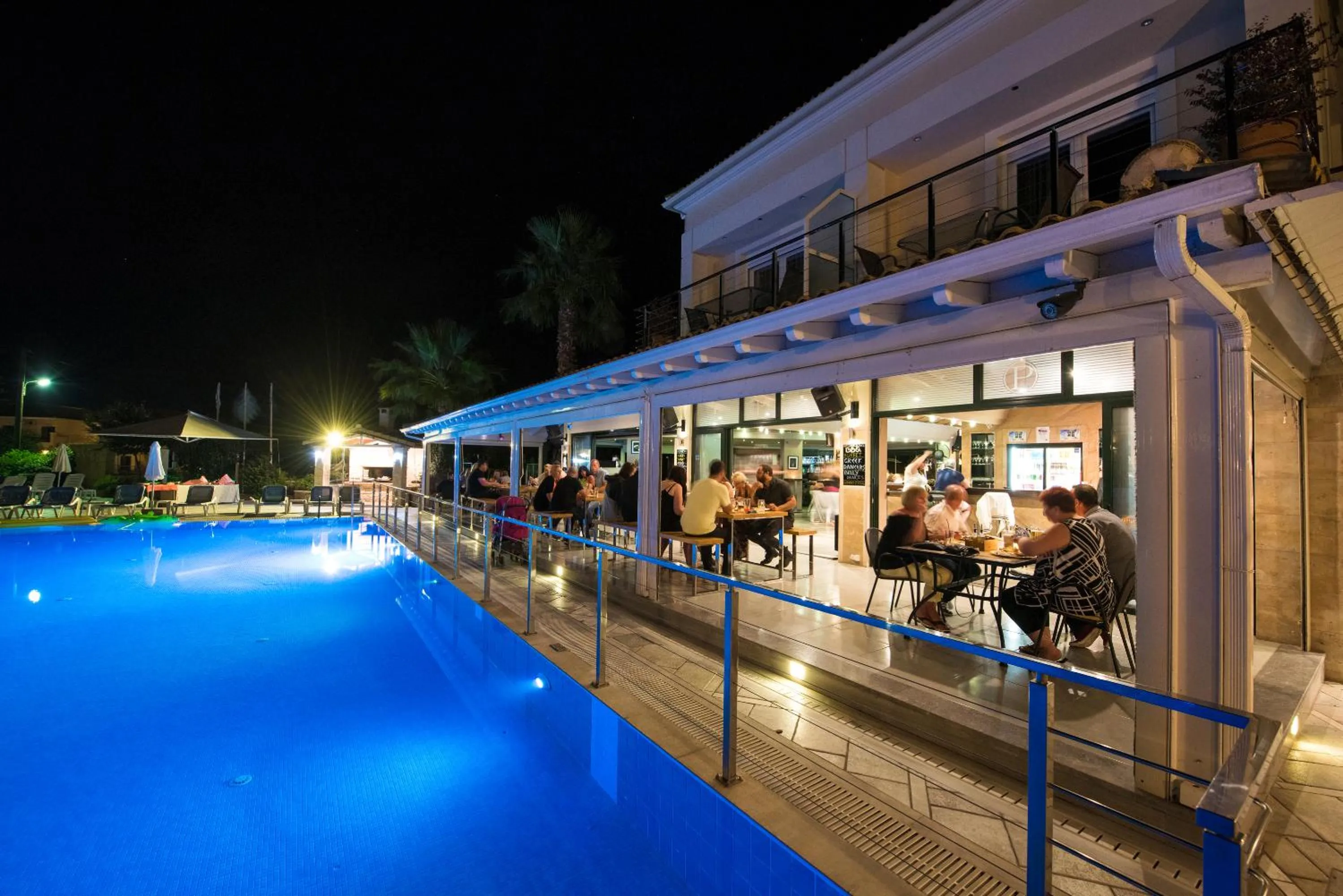 Swimming pool in Kavos Plaza Hotel