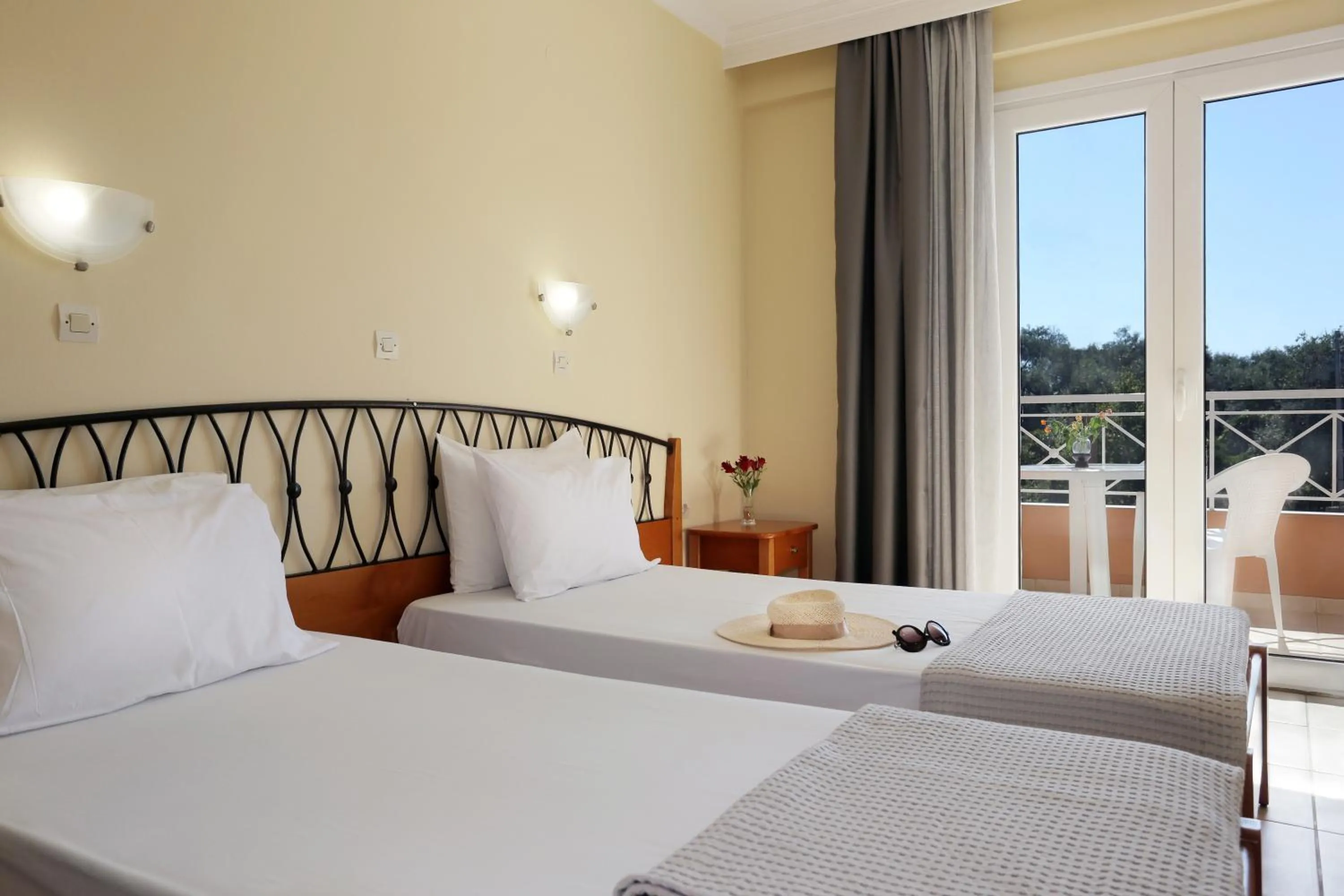 Bed in Kavos Plaza Hotel