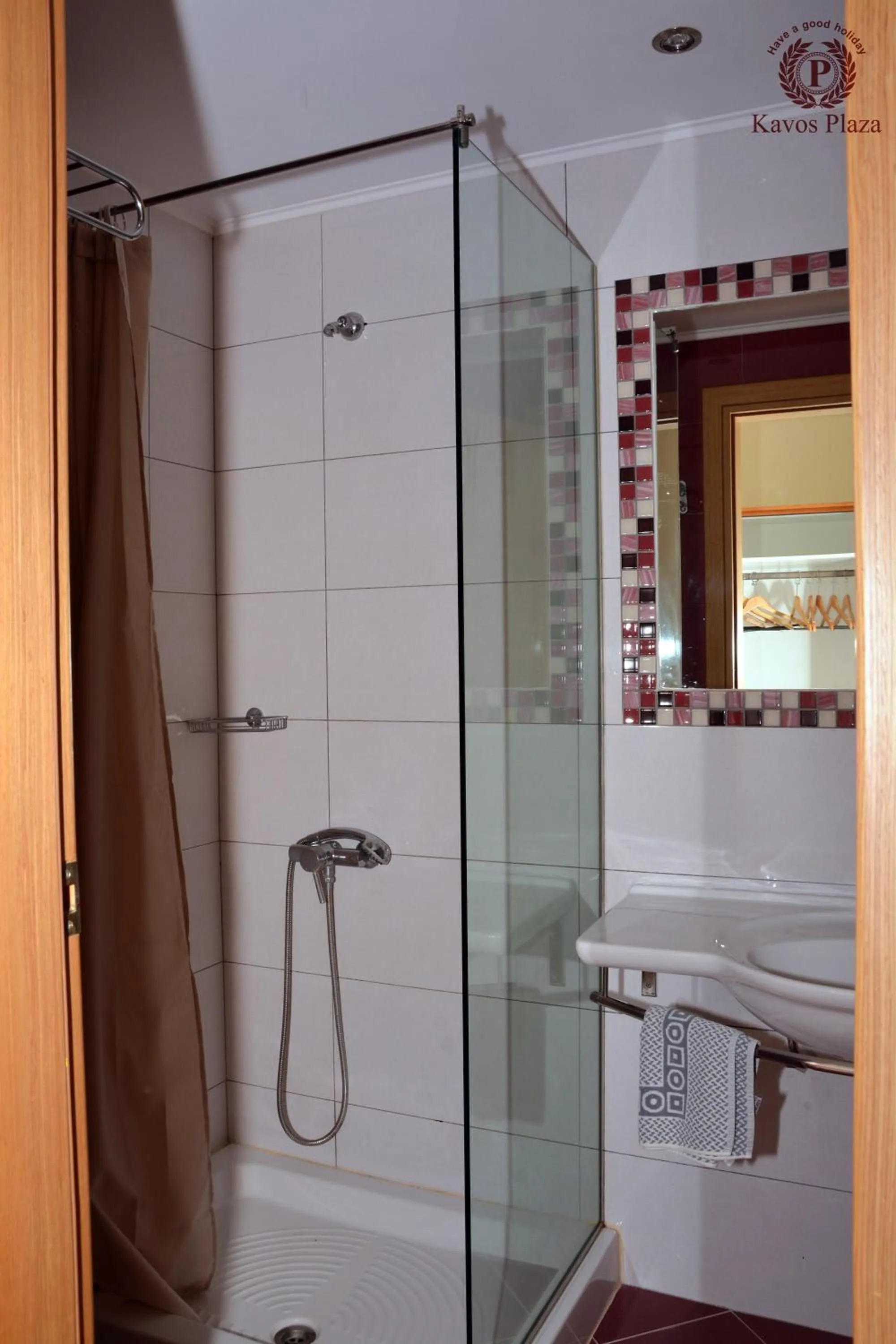 Shower in Kavos Plaza Hotel
