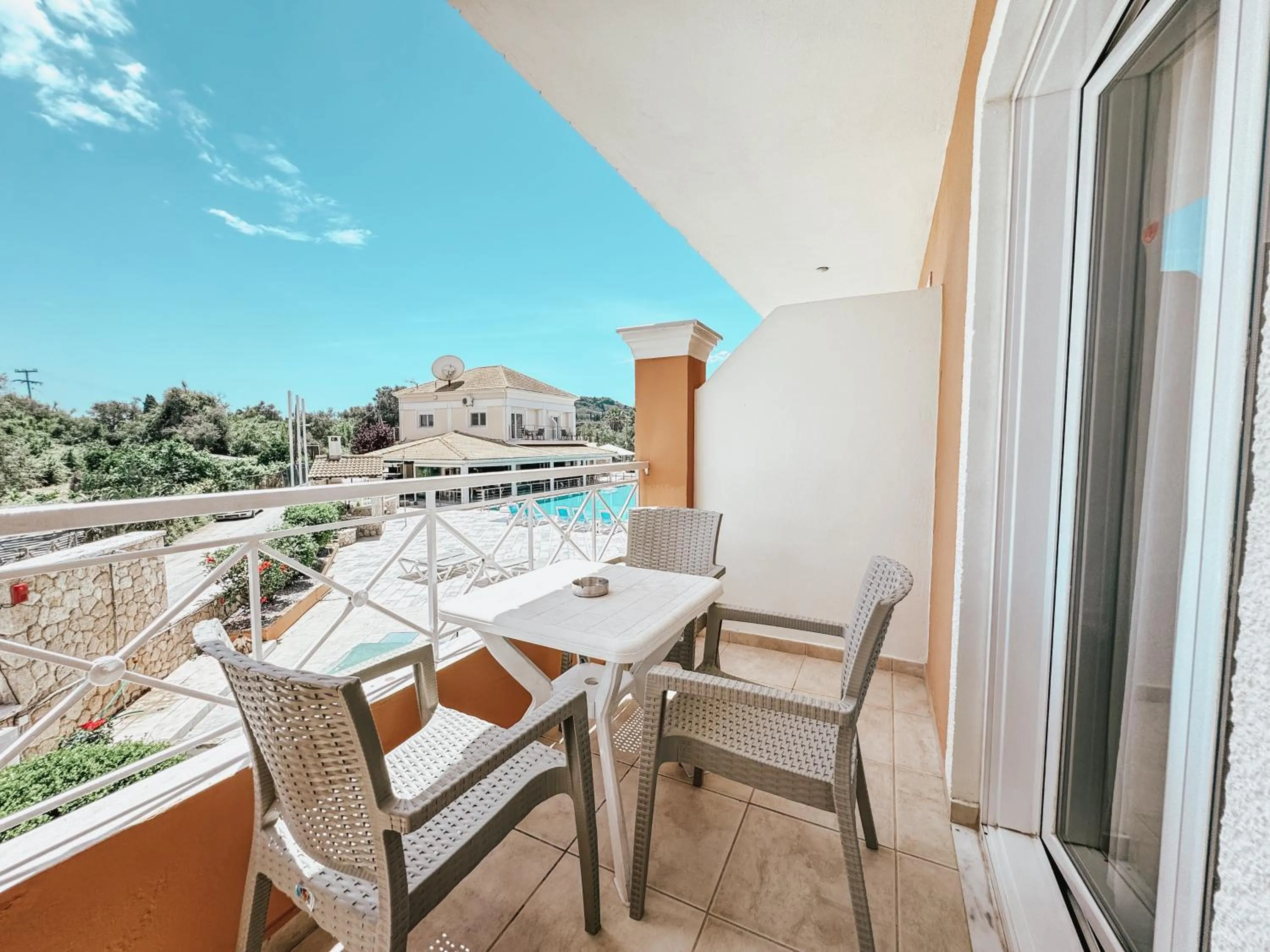 Balcony/Terrace in Kavos Plaza Hotel