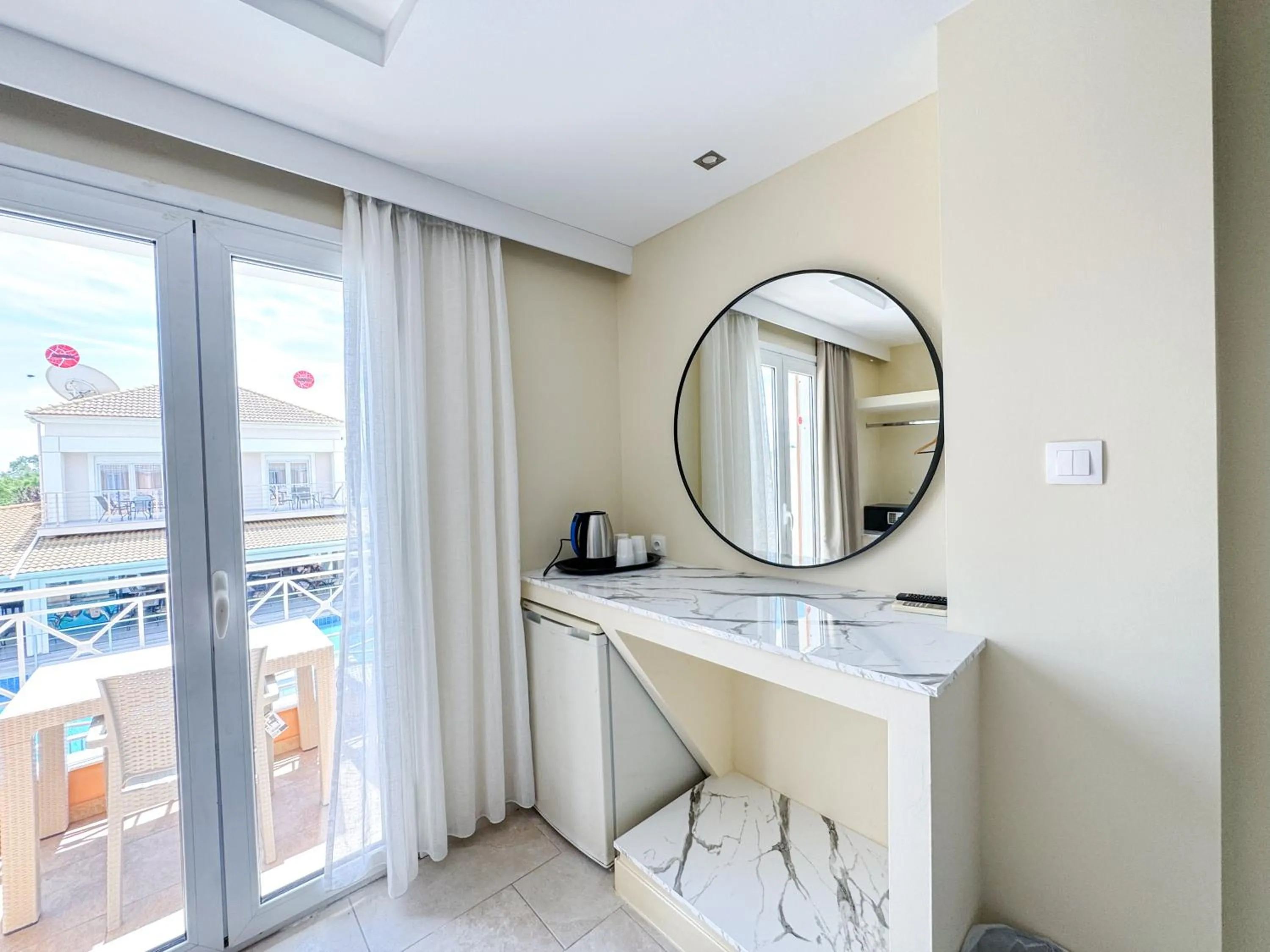 Bedroom in Kavos Plaza Hotel