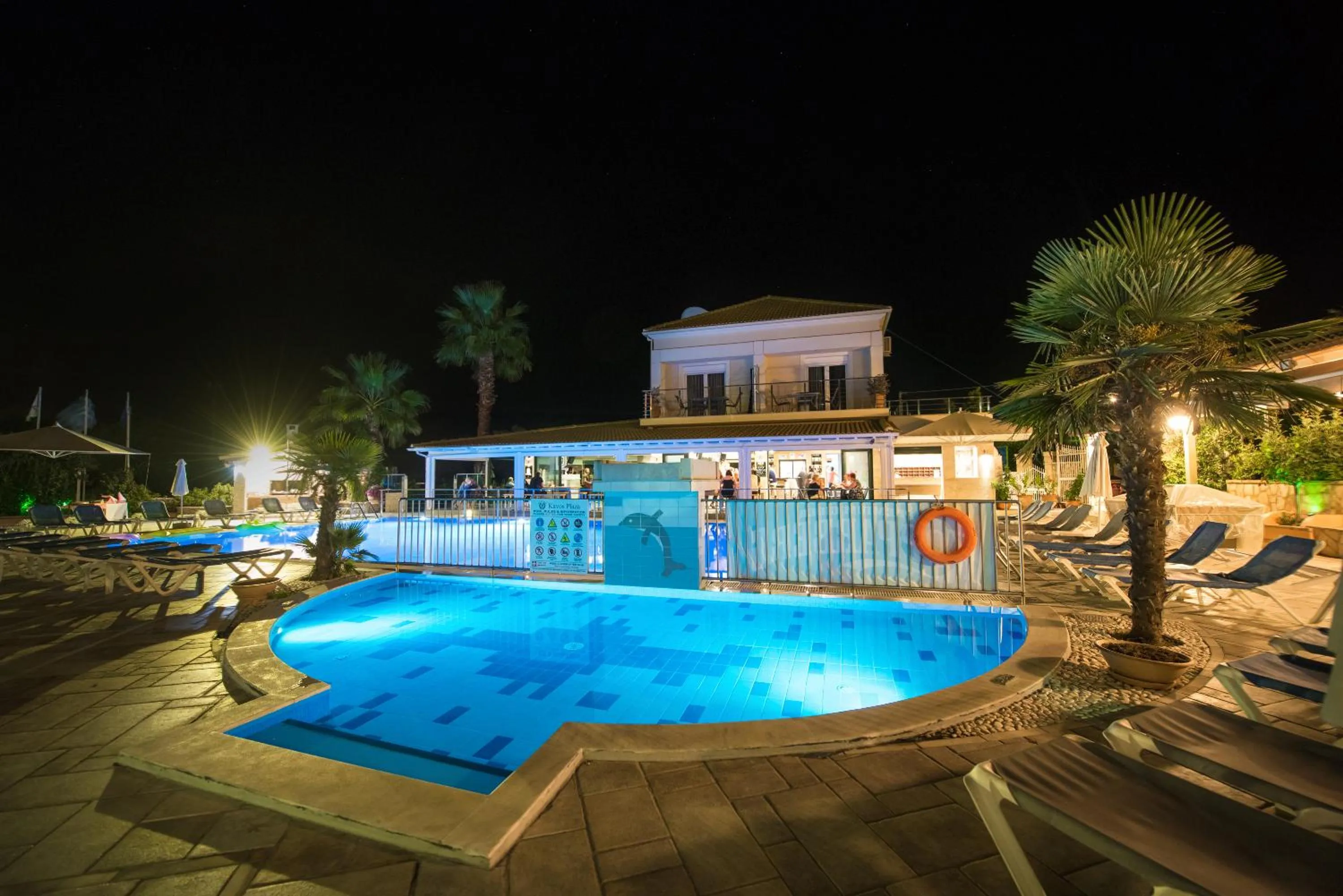 Swimming pool in Kavos Plaza Hotel