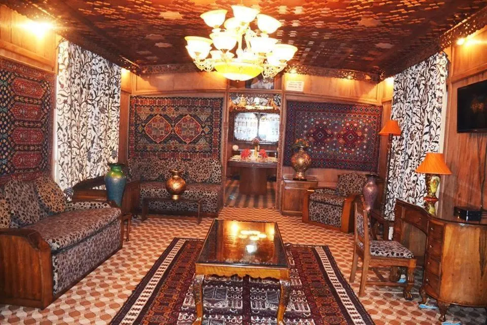 Living room in Swan Group of Houseboats, Golden Dal Lake
