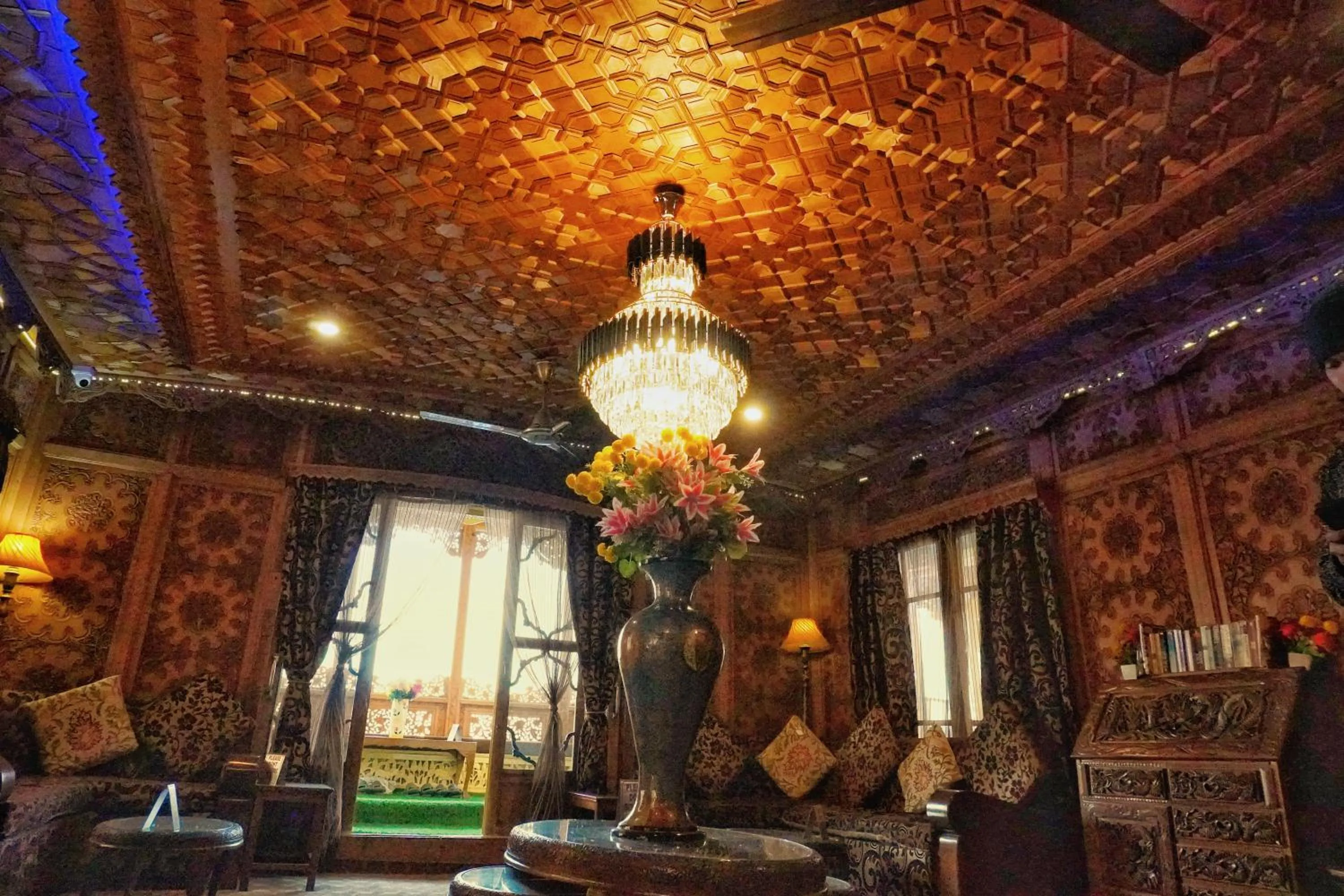 Living room in Swan Group of Houseboats, Golden Dal Lake