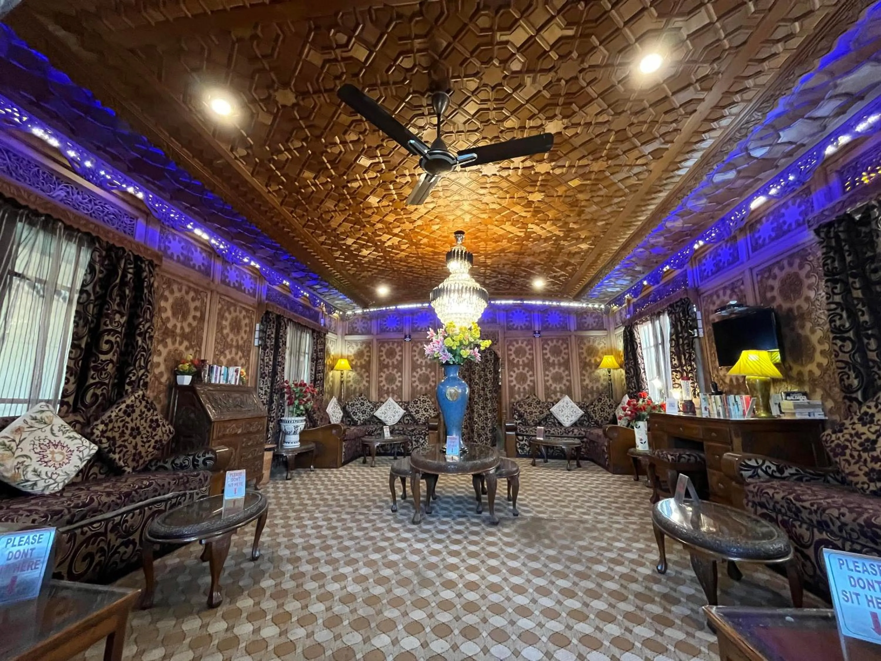 Living room in Swan Group of Houseboats, Golden Dal Lake