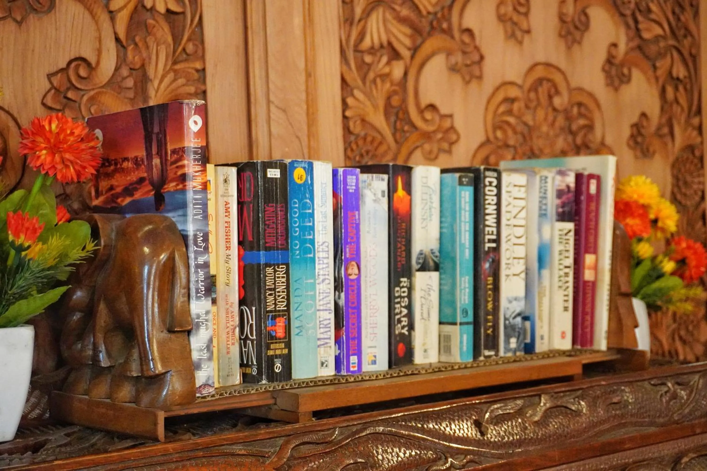 Library in Swan Group of Houseboats, Golden Dal Lake