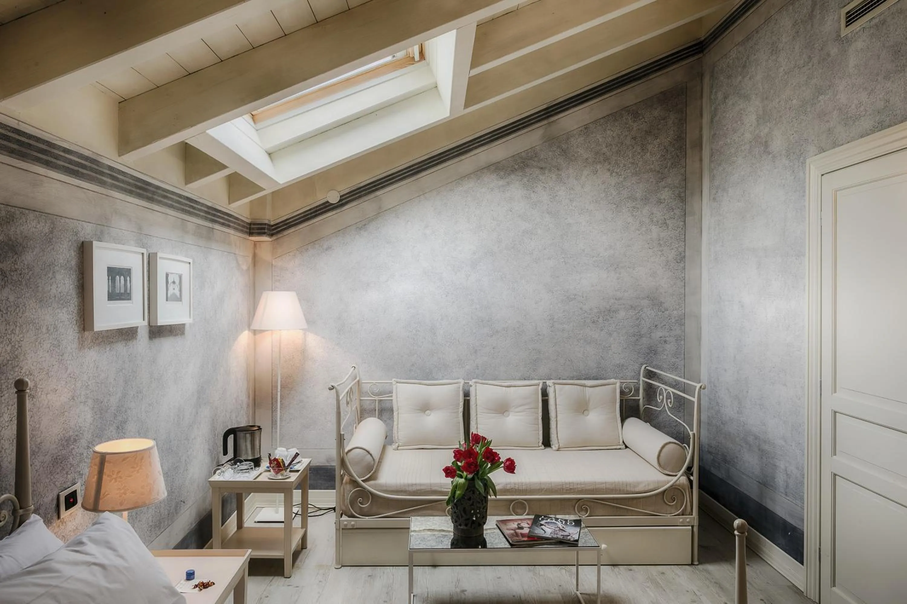 Seating area, Bed in Relais Villa Vittoria