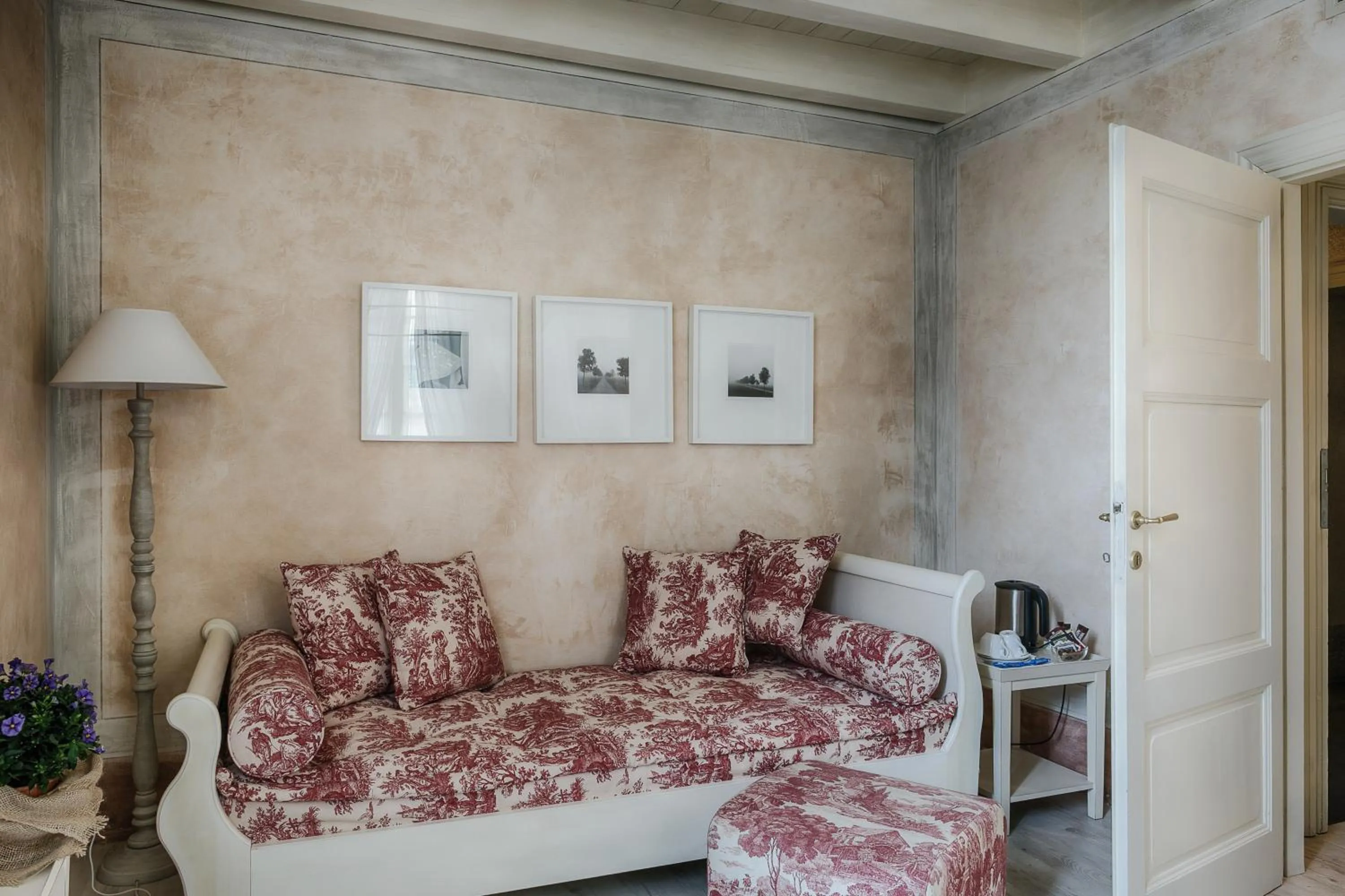 Seating area, Bed in Relais Villa Vittoria