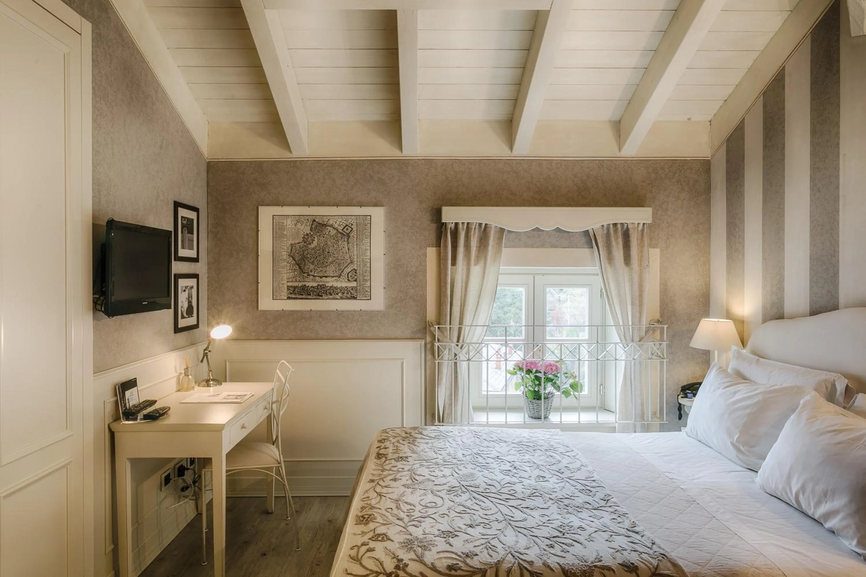 Photo of the whole room, Bed in Relais Villa Vittoria