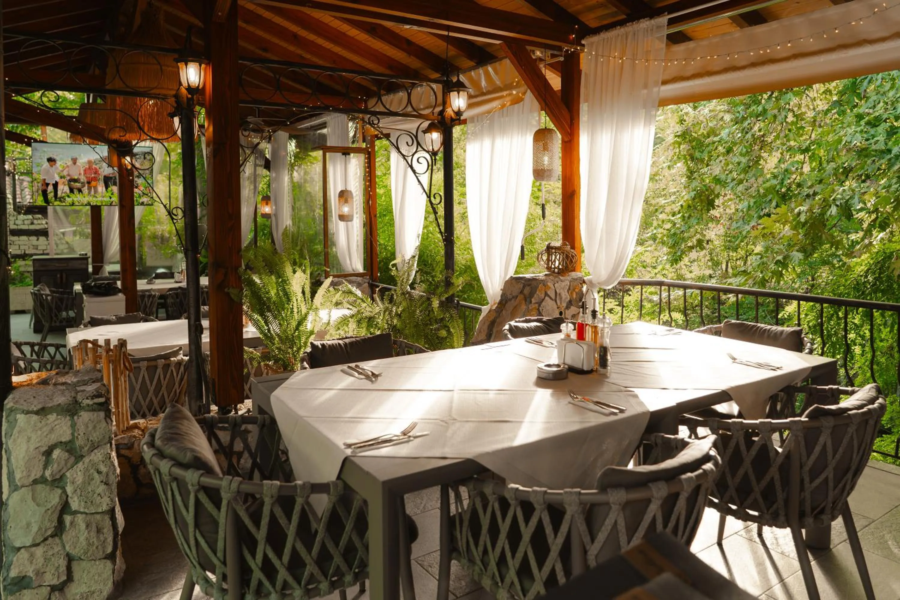 Restaurant/places to eat in Family Hotel Edia-Sandanski