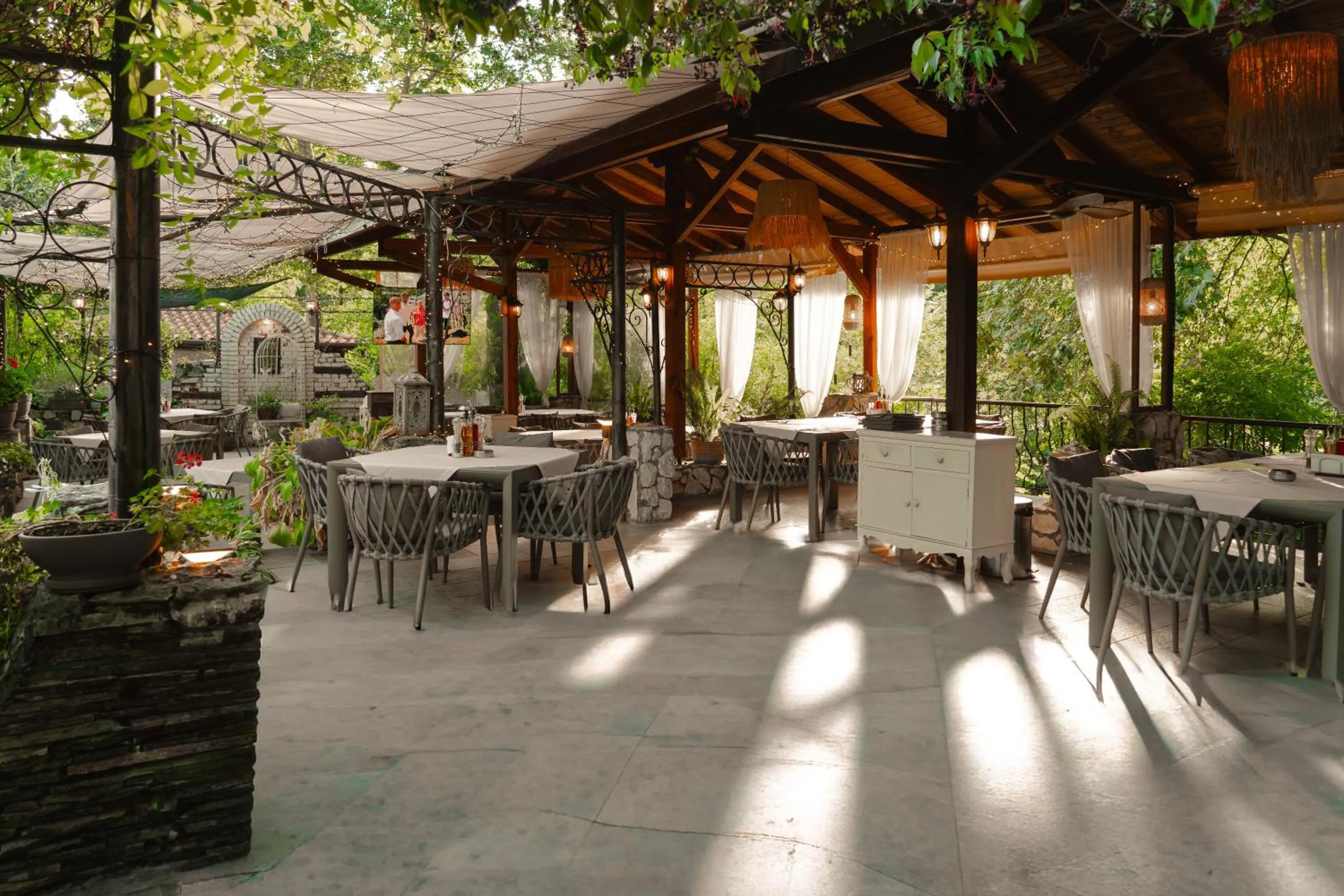Restaurant/places to eat in Family Hotel Edia-Sandanski