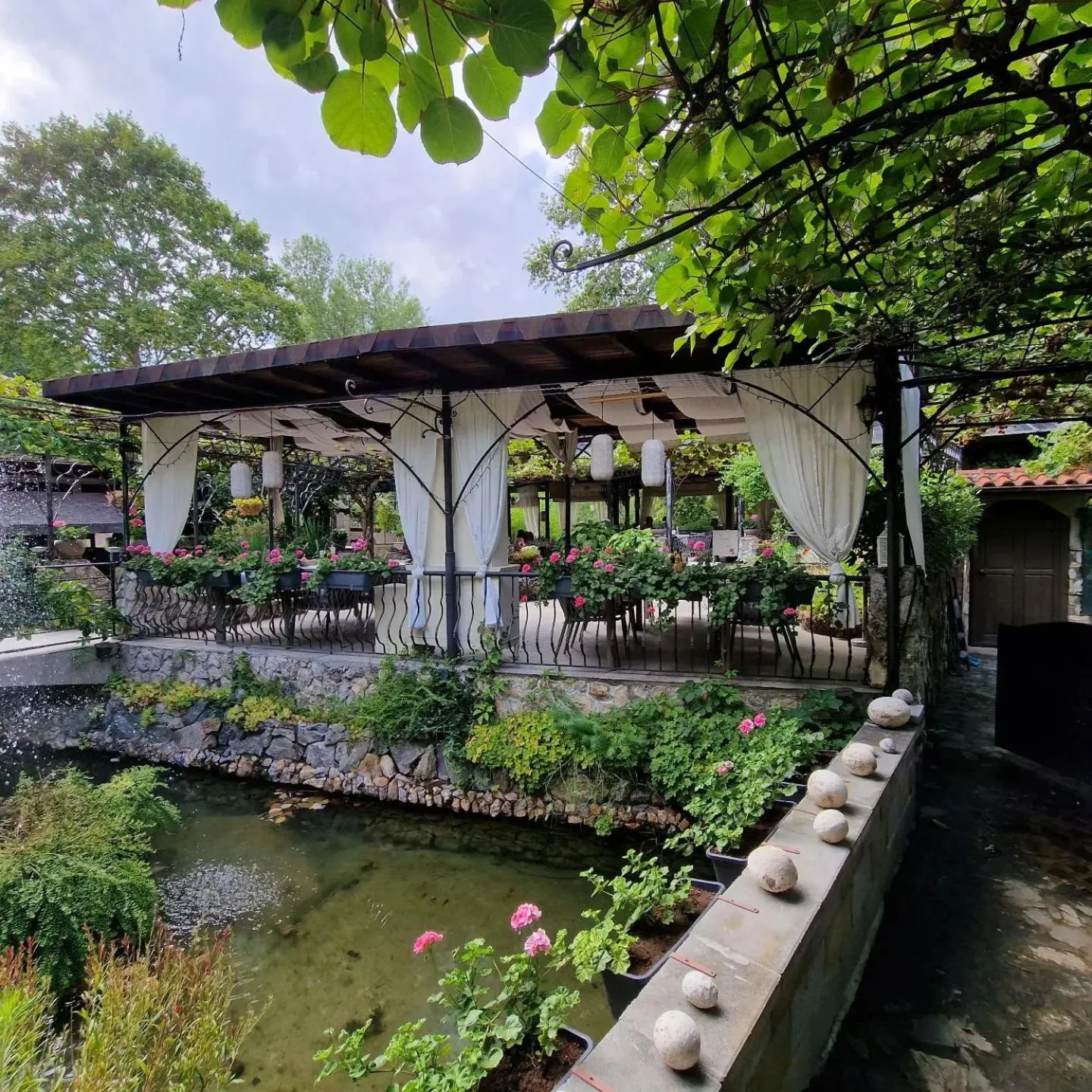 Garden in Family Hotel Edia-Sandanski