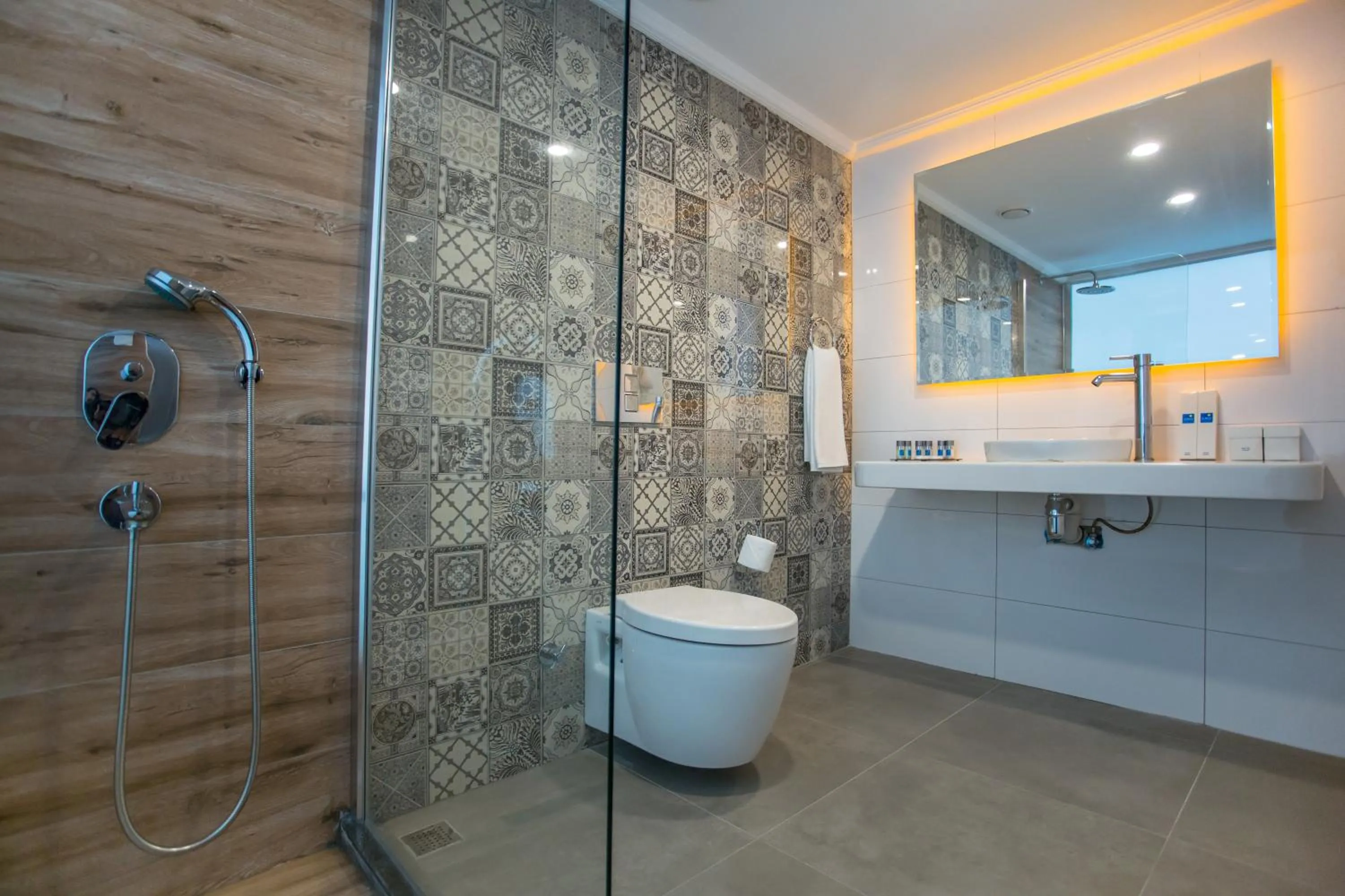 Shower in Le Bleu Hotel & Resort Kusadasi