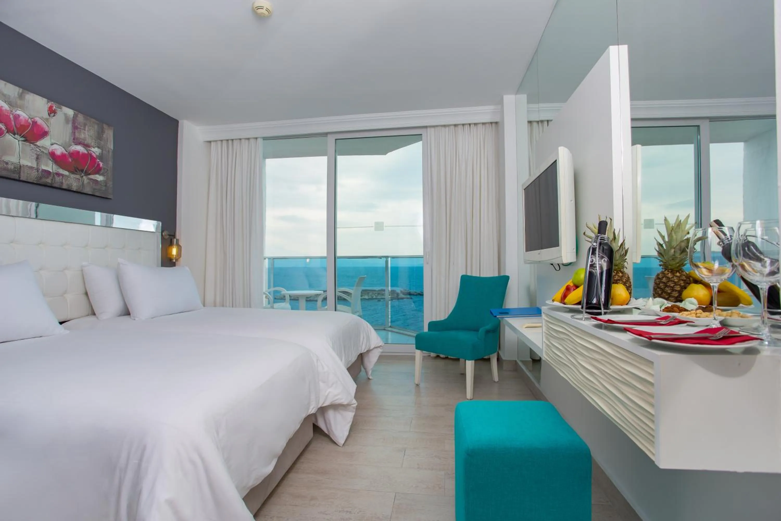 Photo of the whole room in Le Bleu Hotel & Resort Kusadasi