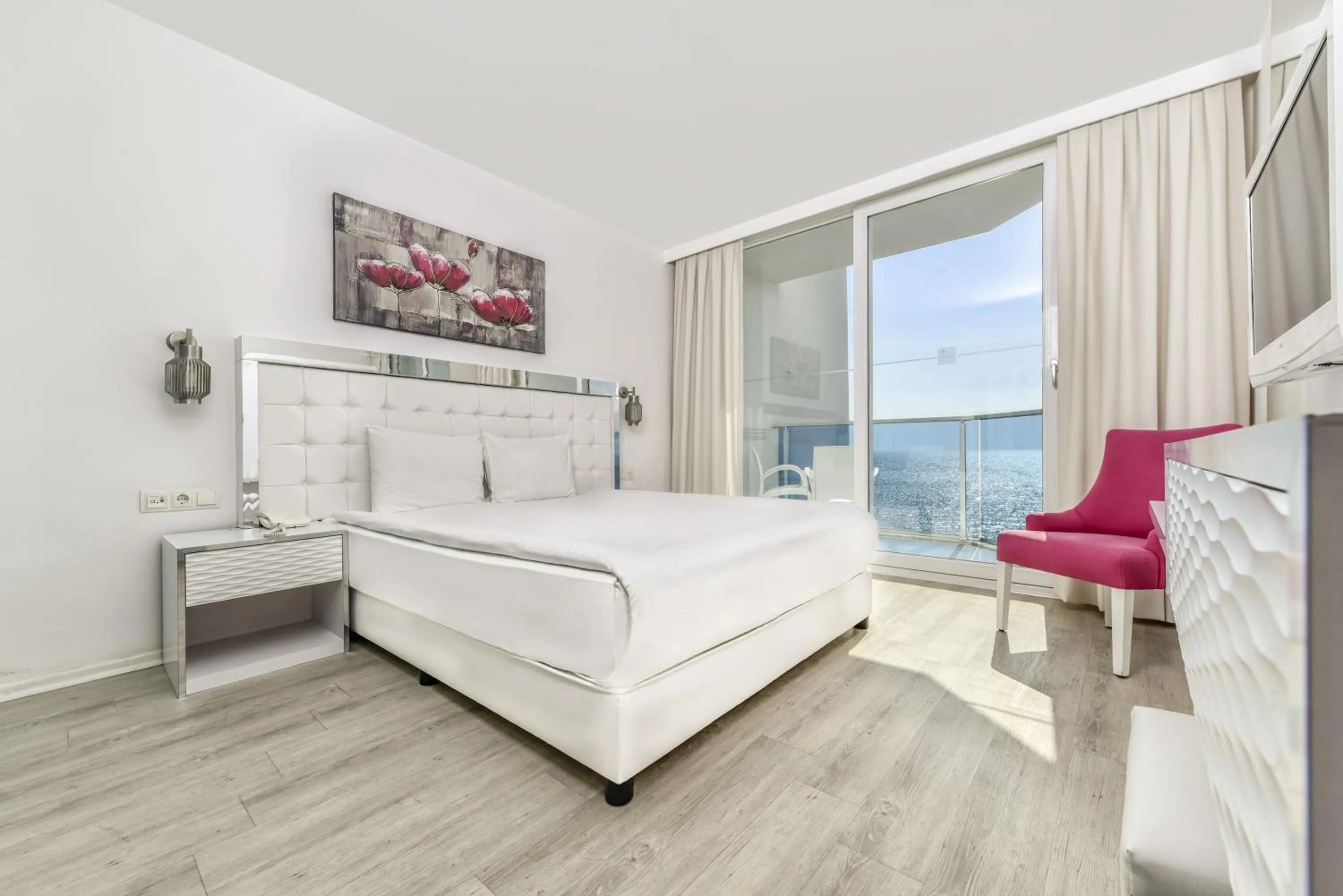 Bed in Le Bleu Hotel & Resort Kusadasi