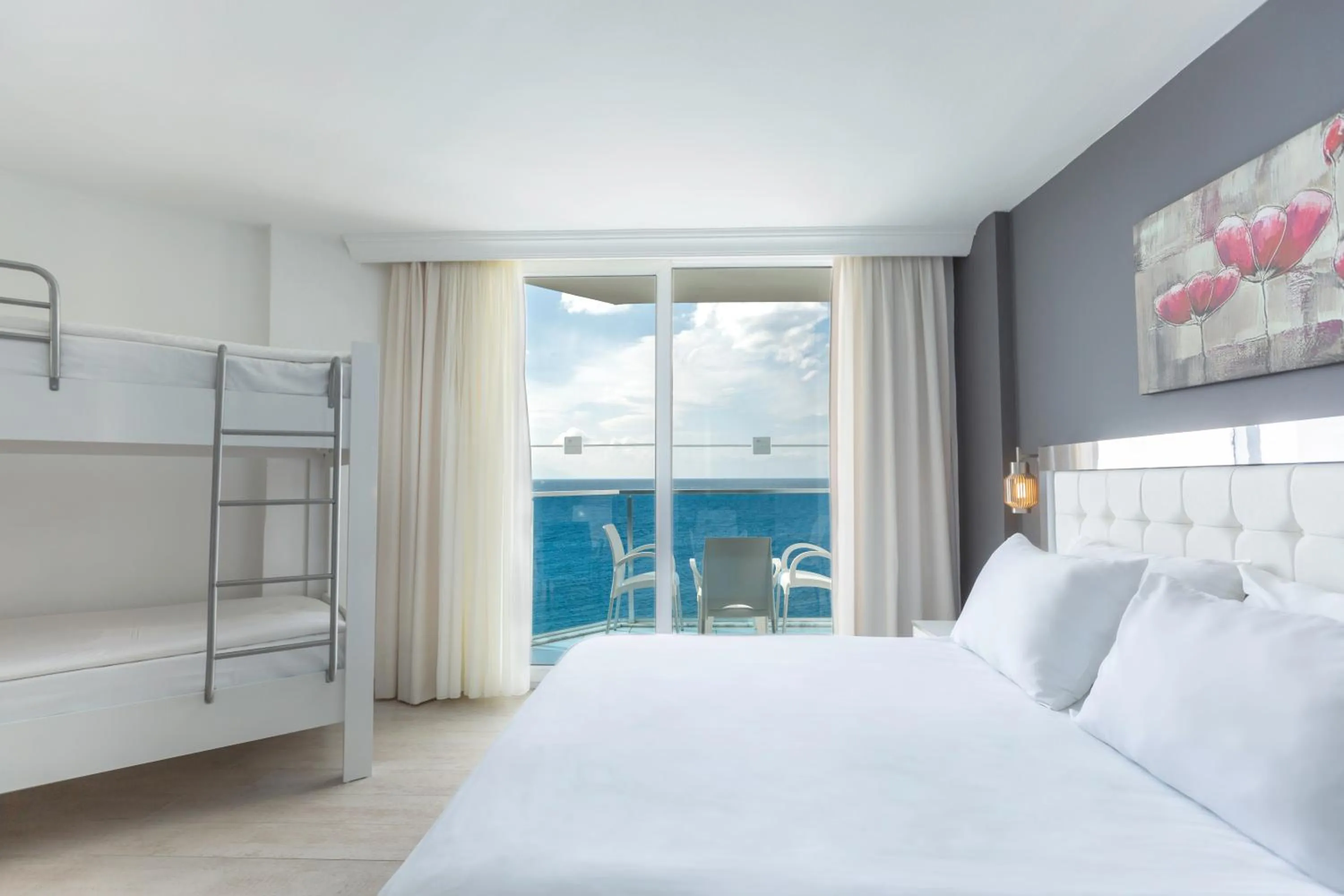 Photo of the whole room in Le Bleu Hotel & Resort Kusadasi