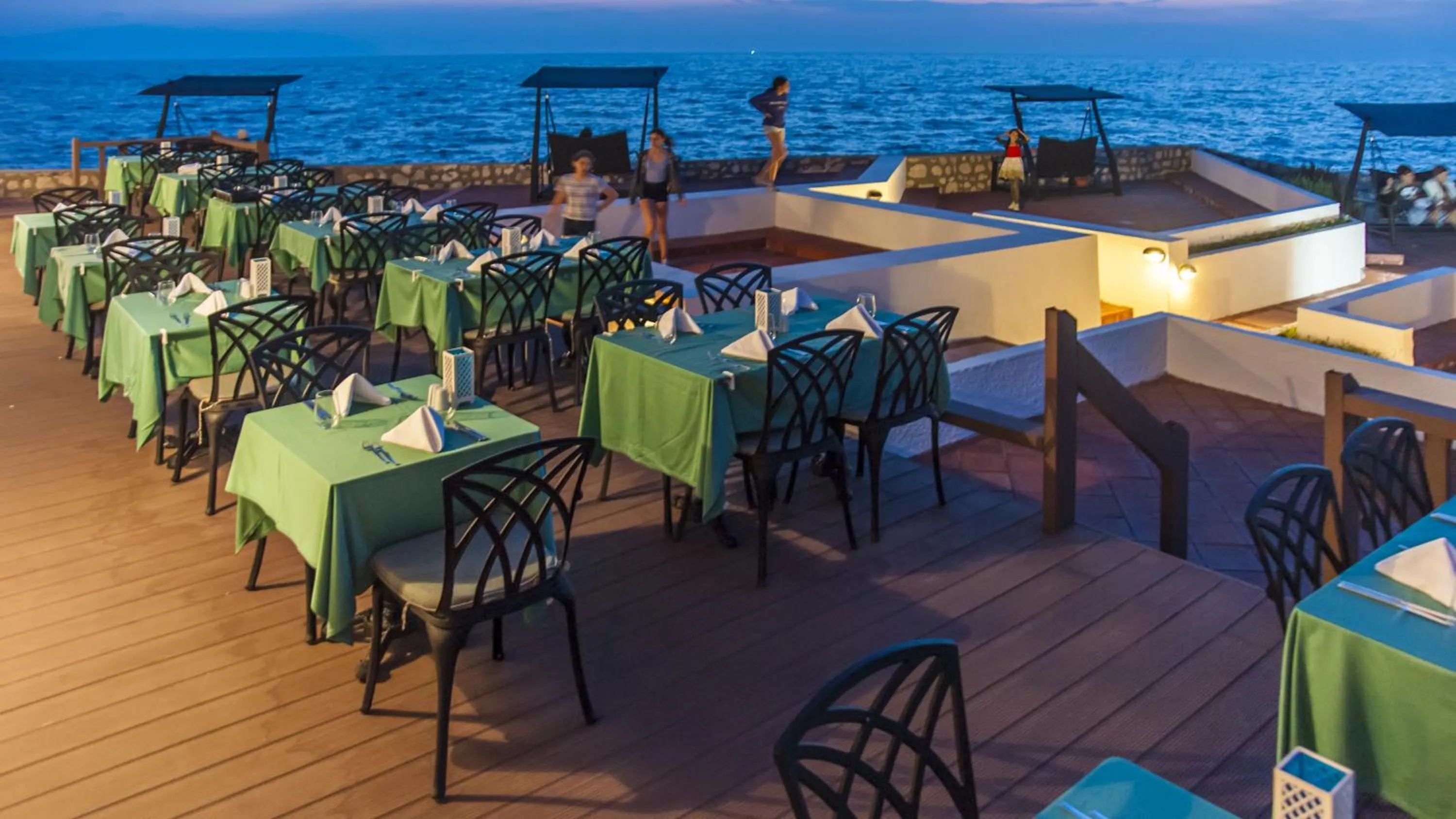 Dining area in Le Bleu Hotel & Resort Kusadasi