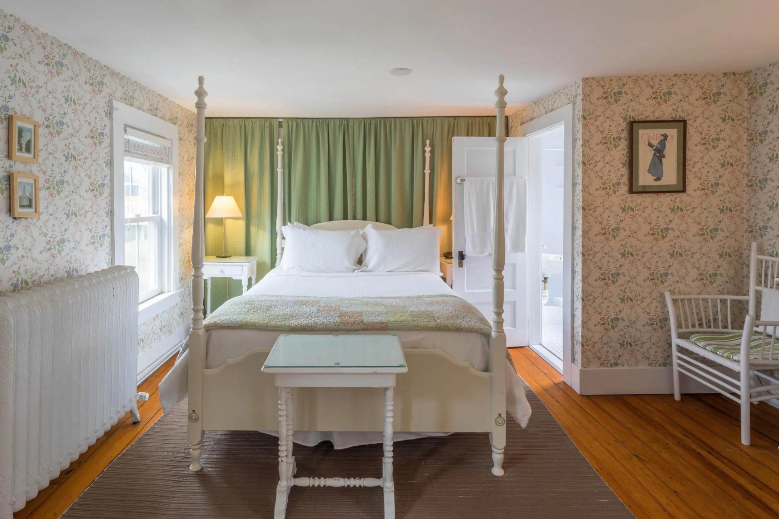 Bedroom, Bed in Snug Cottage
