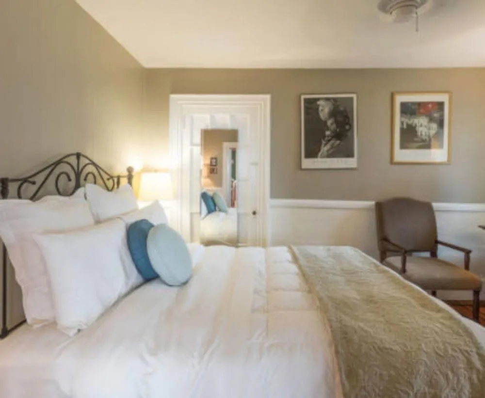 Bedroom, Bed in Snug Cottage