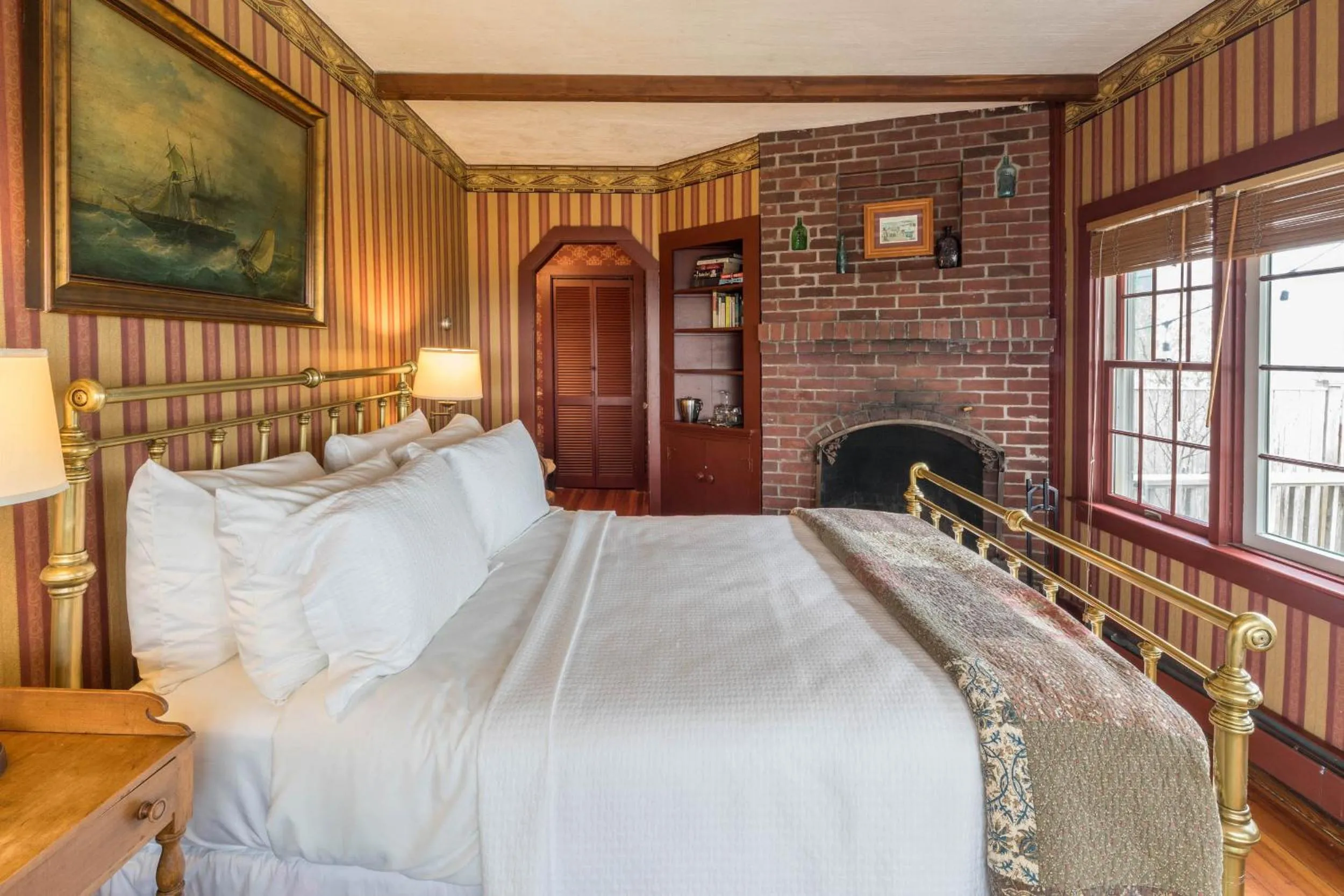 Bedroom, Bed in Snug Cottage