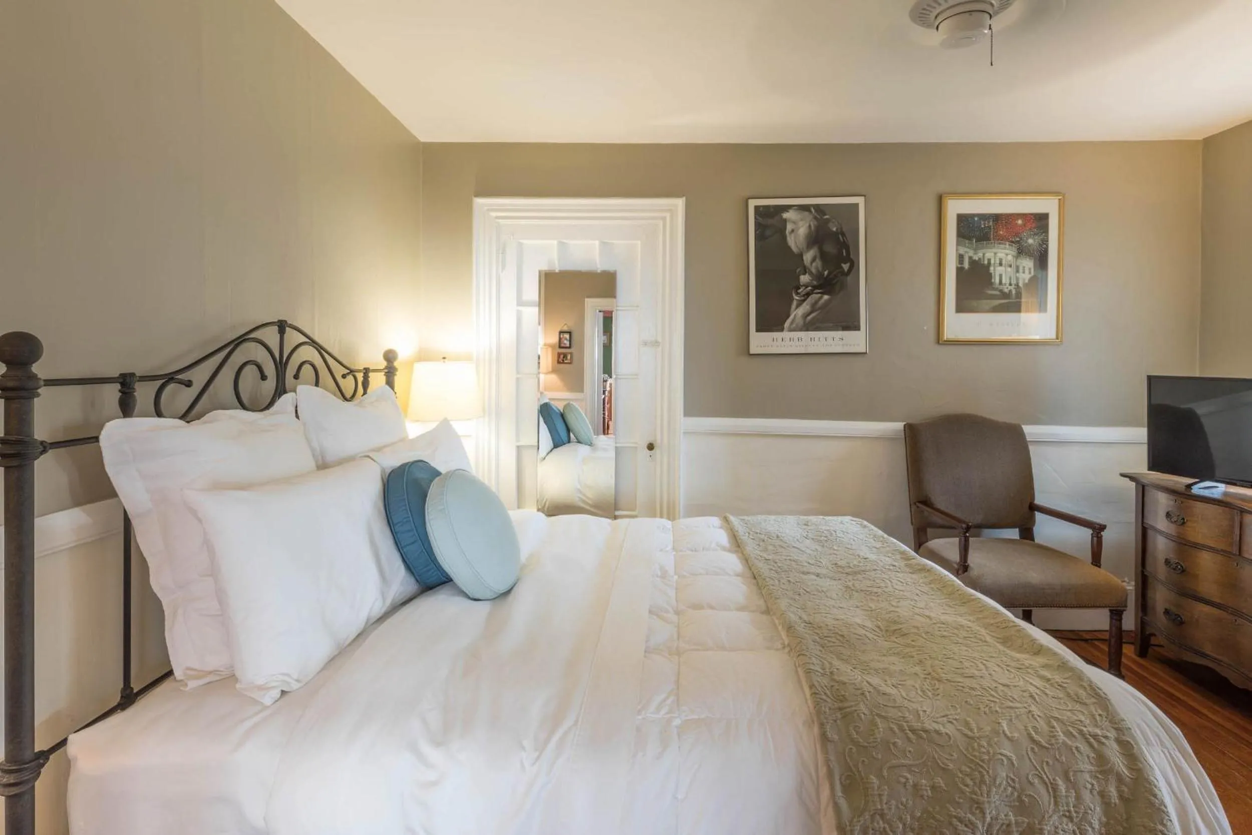 Bedroom, Bed in Snug Cottage