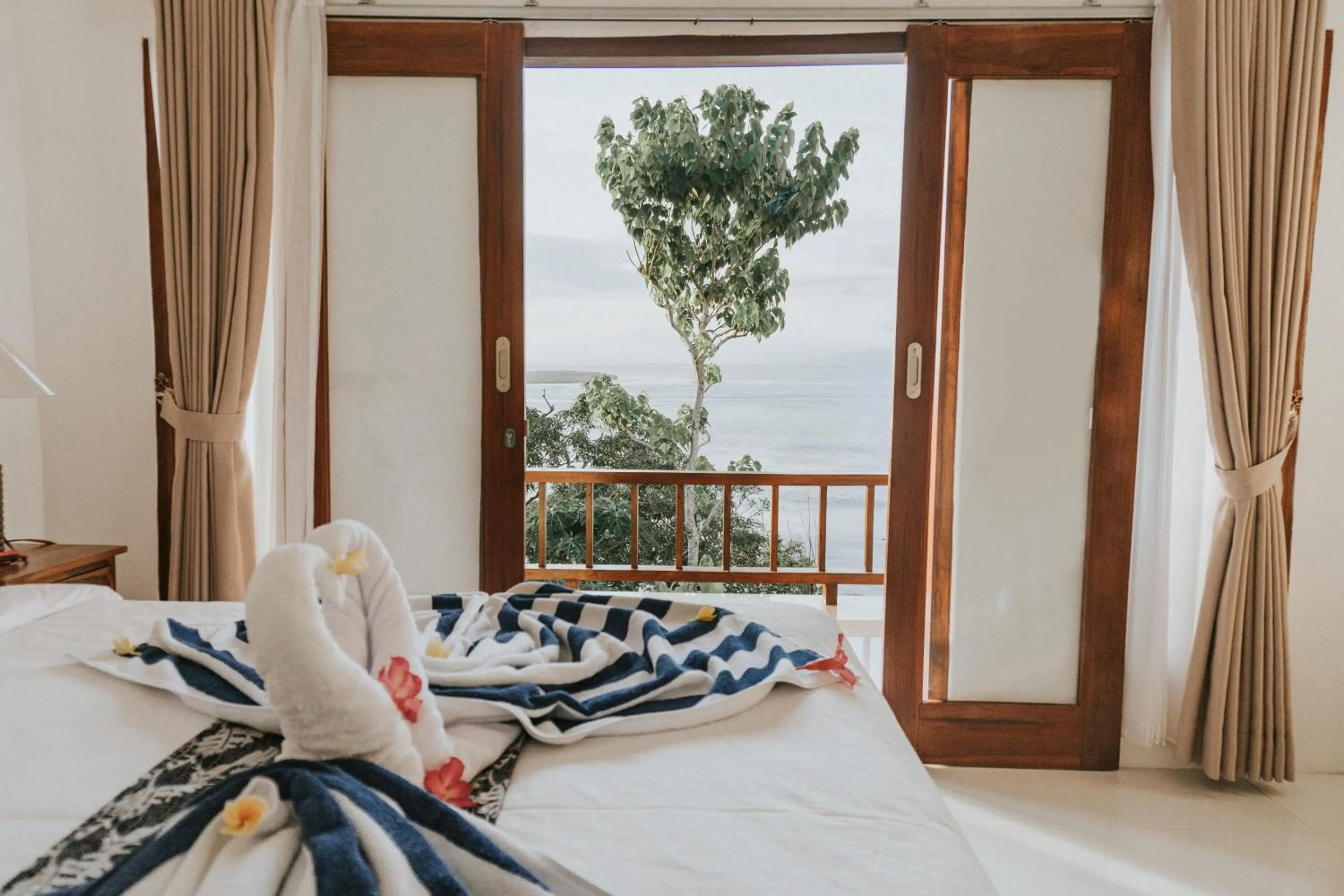 Photo of the whole room, Bed in Prasi Sunset Bungalows