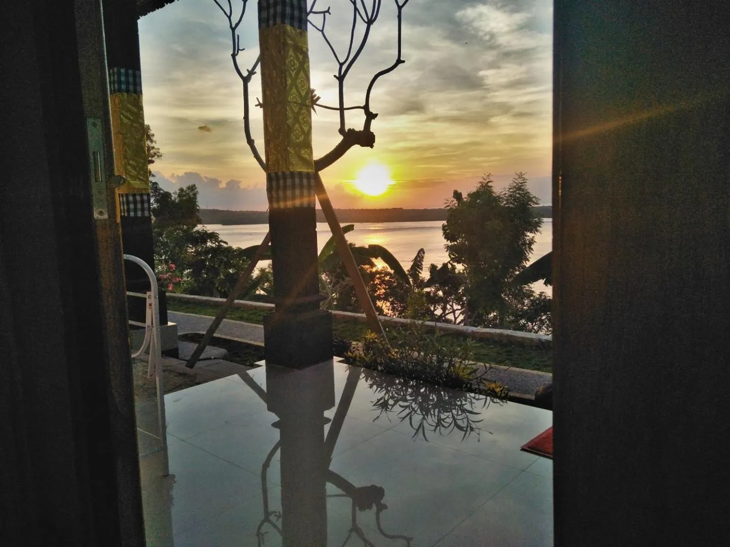 Garden view in Prasi Sunset Bungalows