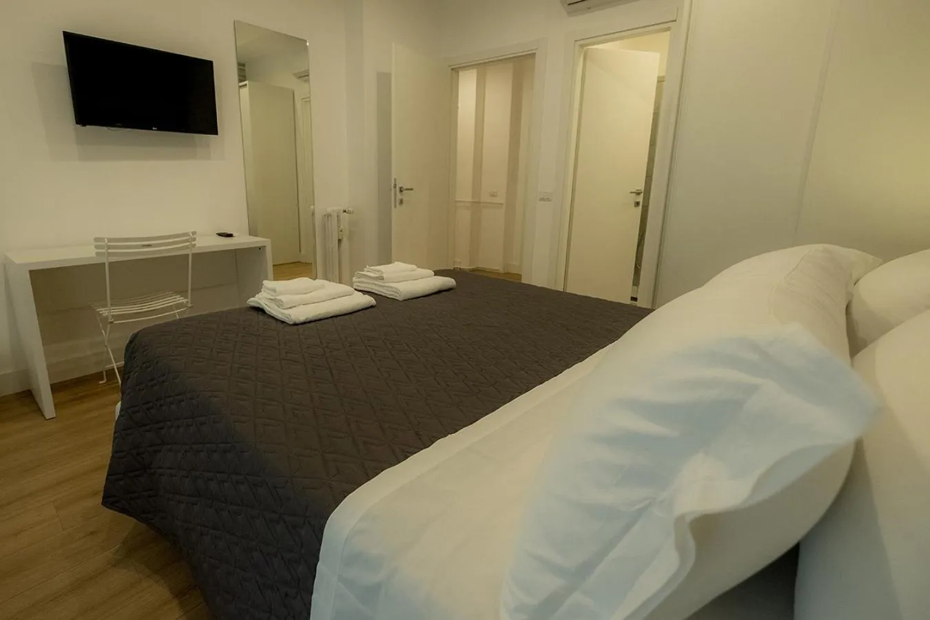 Photo of the whole room, Bed in Suite Pinturicchio