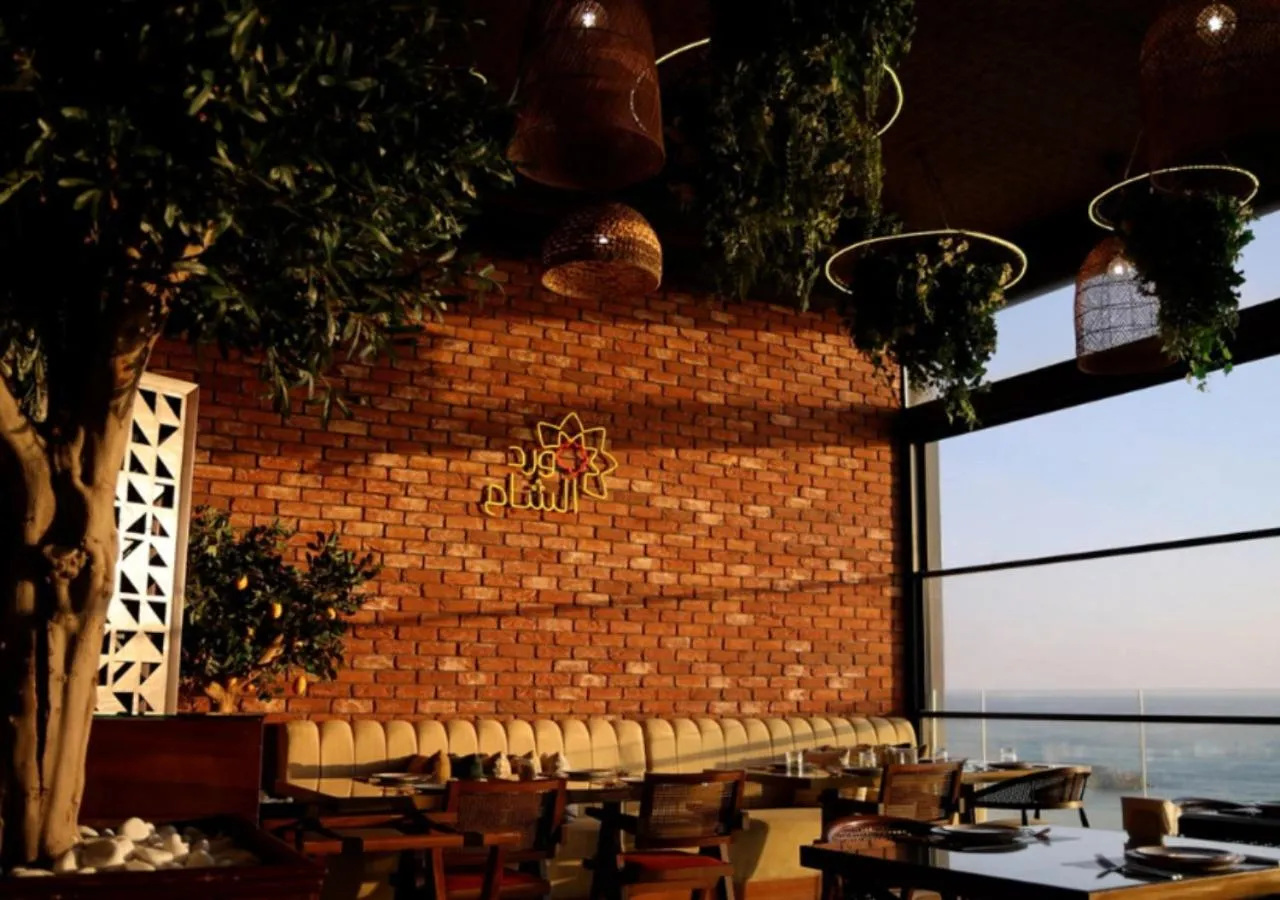 Restaurant/places to eat in Lancaster Eden Bay