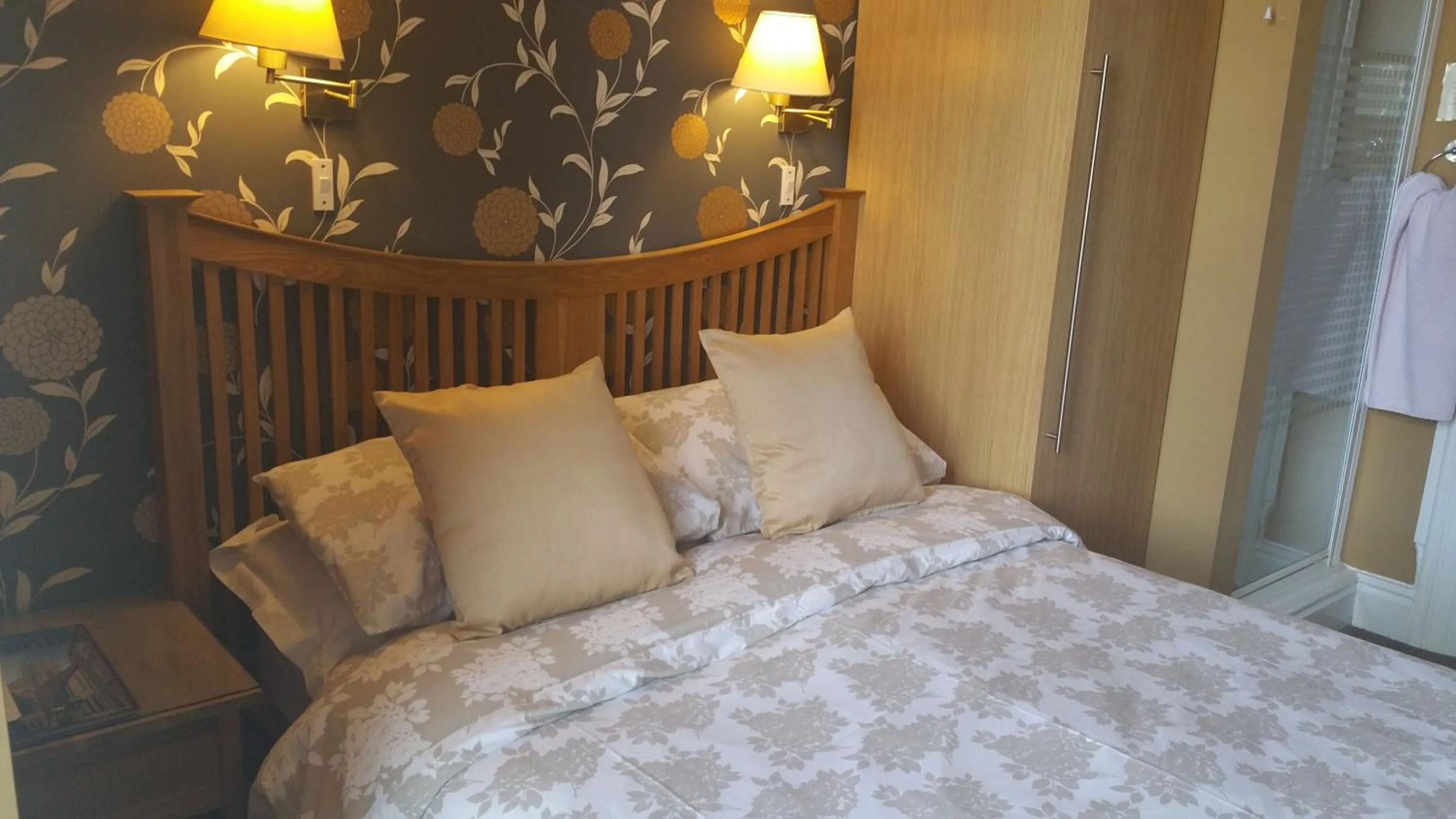 Decorative detail, Bed in Brentwood Guest House