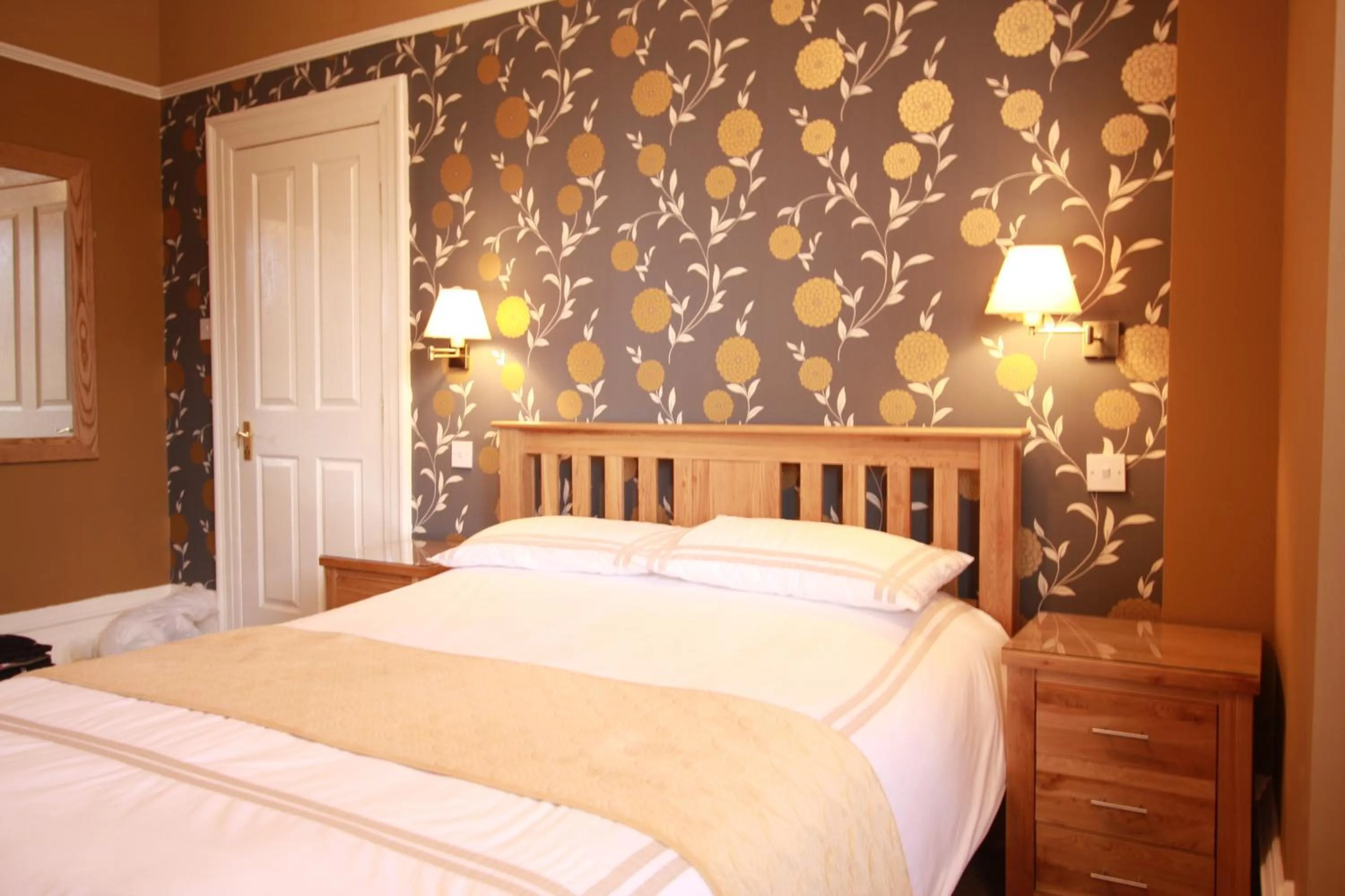 Bed in Brentwood Guest House