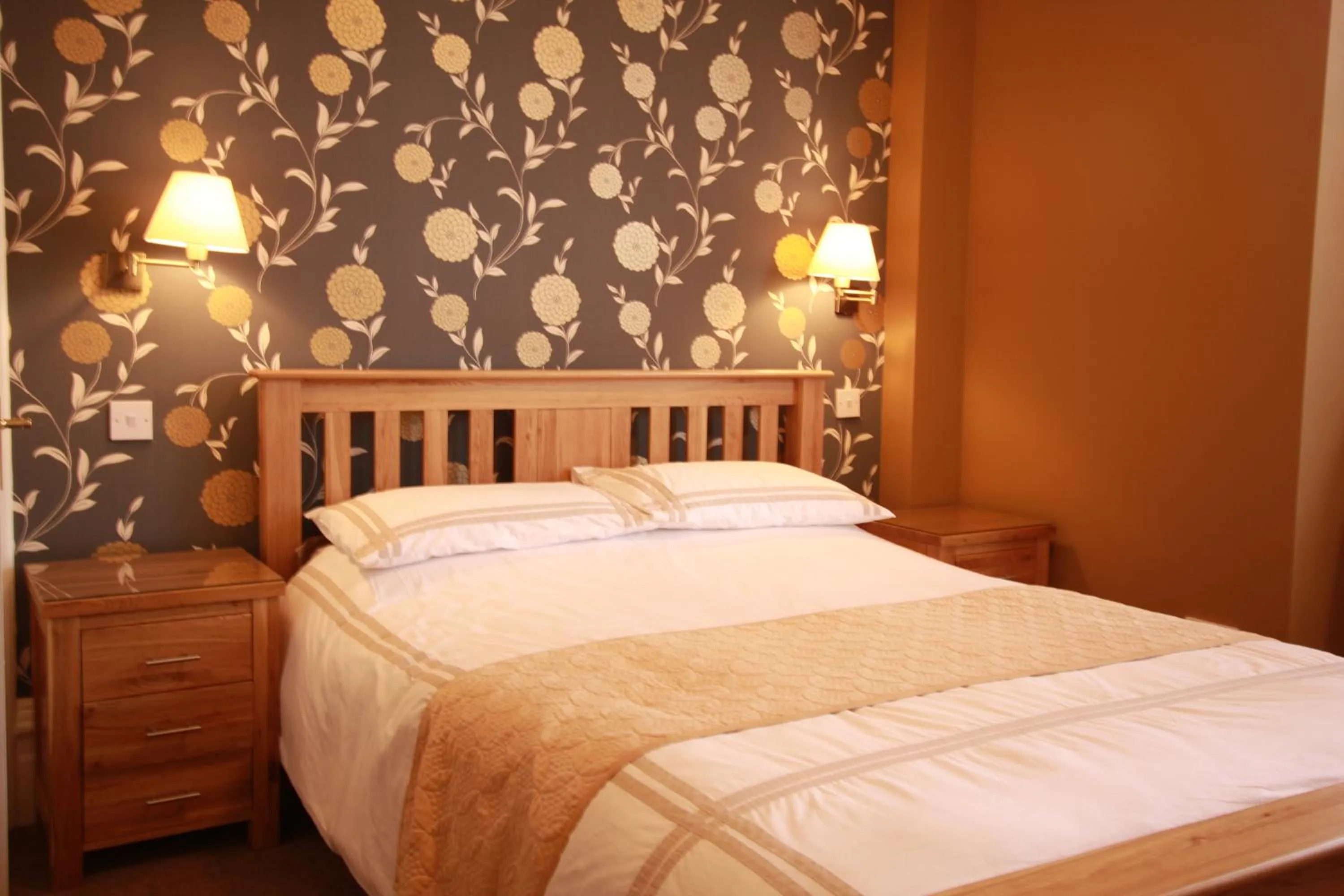 Bed in Brentwood Guest House