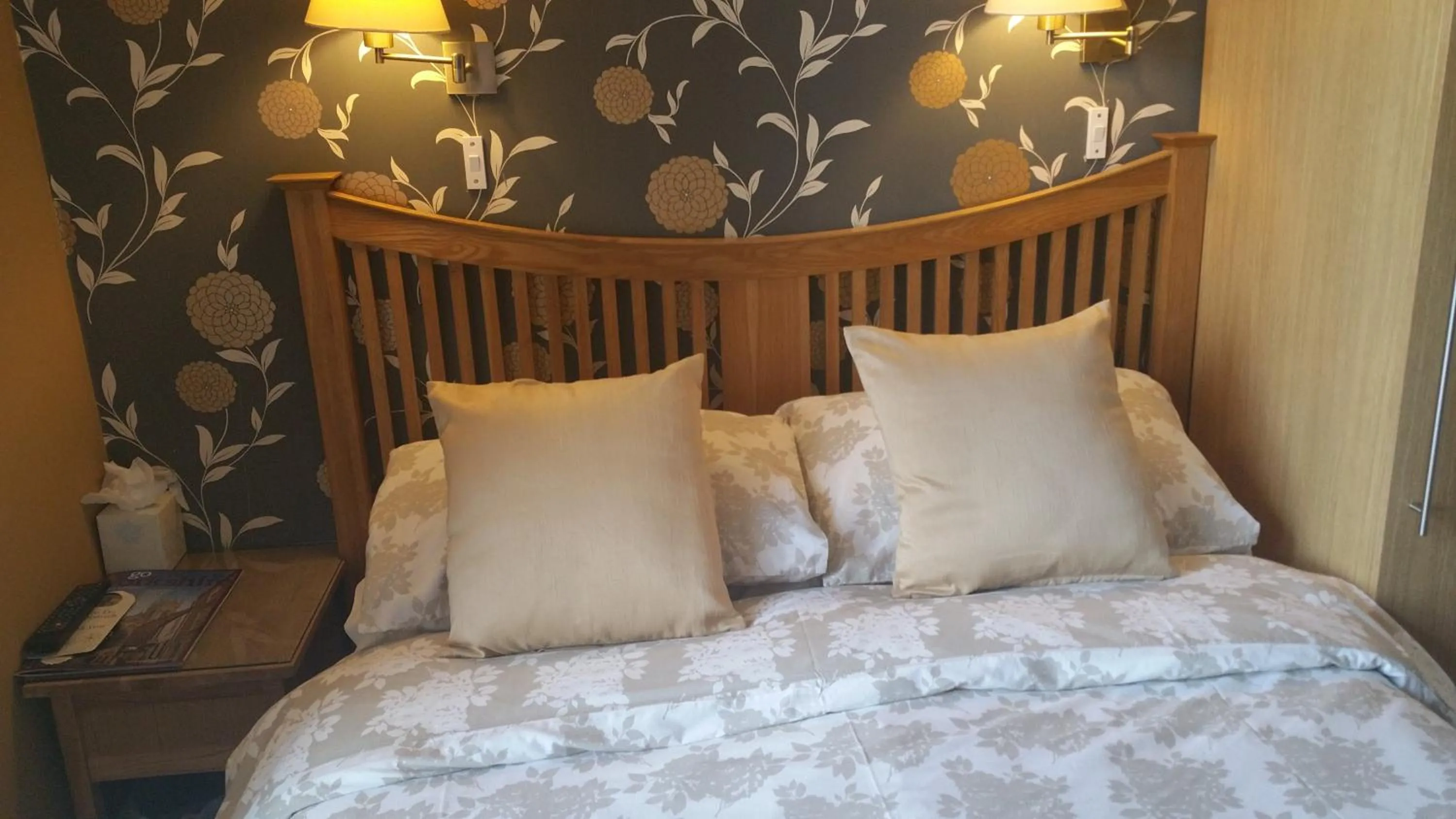 Decorative detail, Bed in Brentwood Guest House