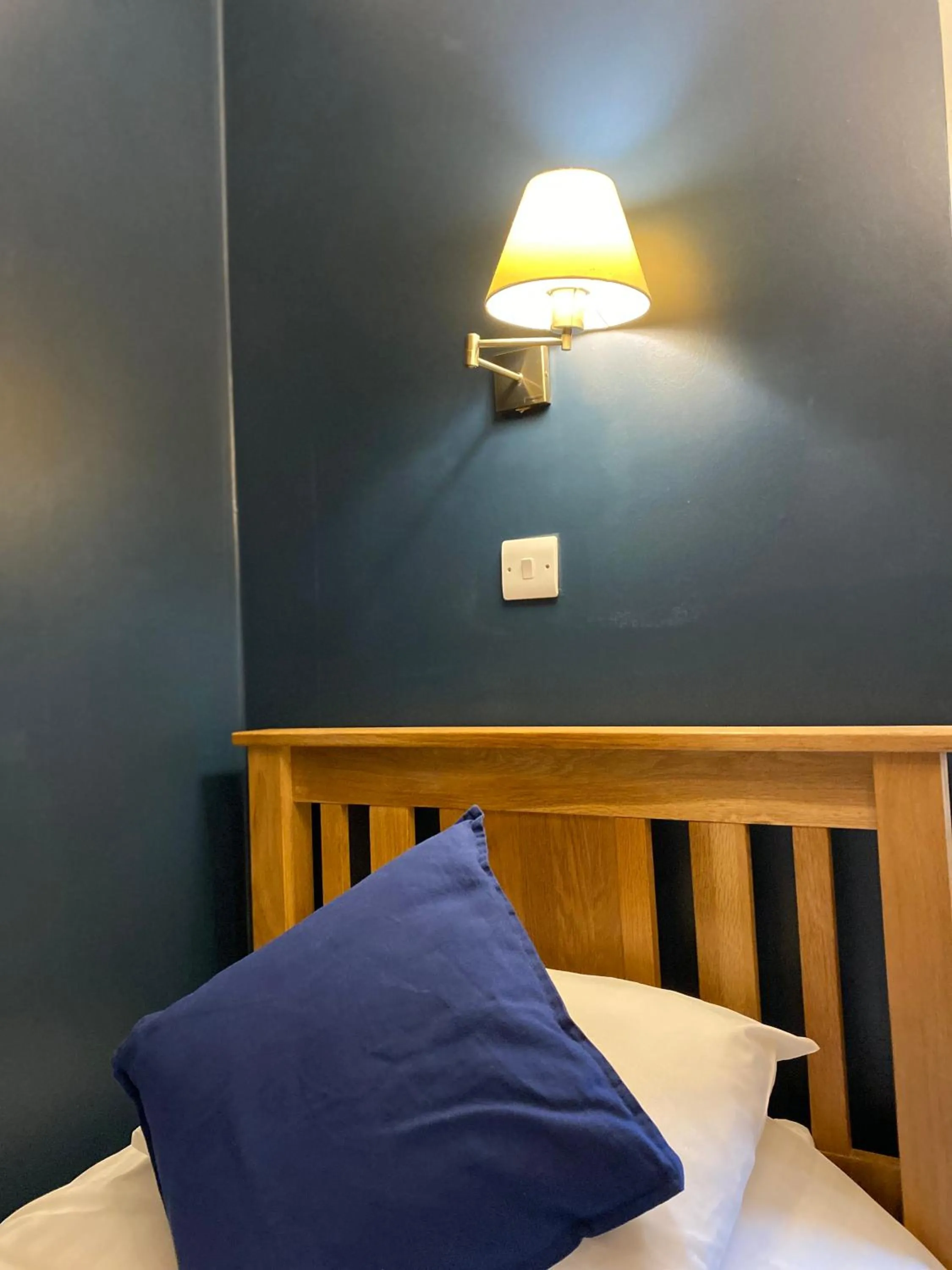 Bed in Brentwood Guest House