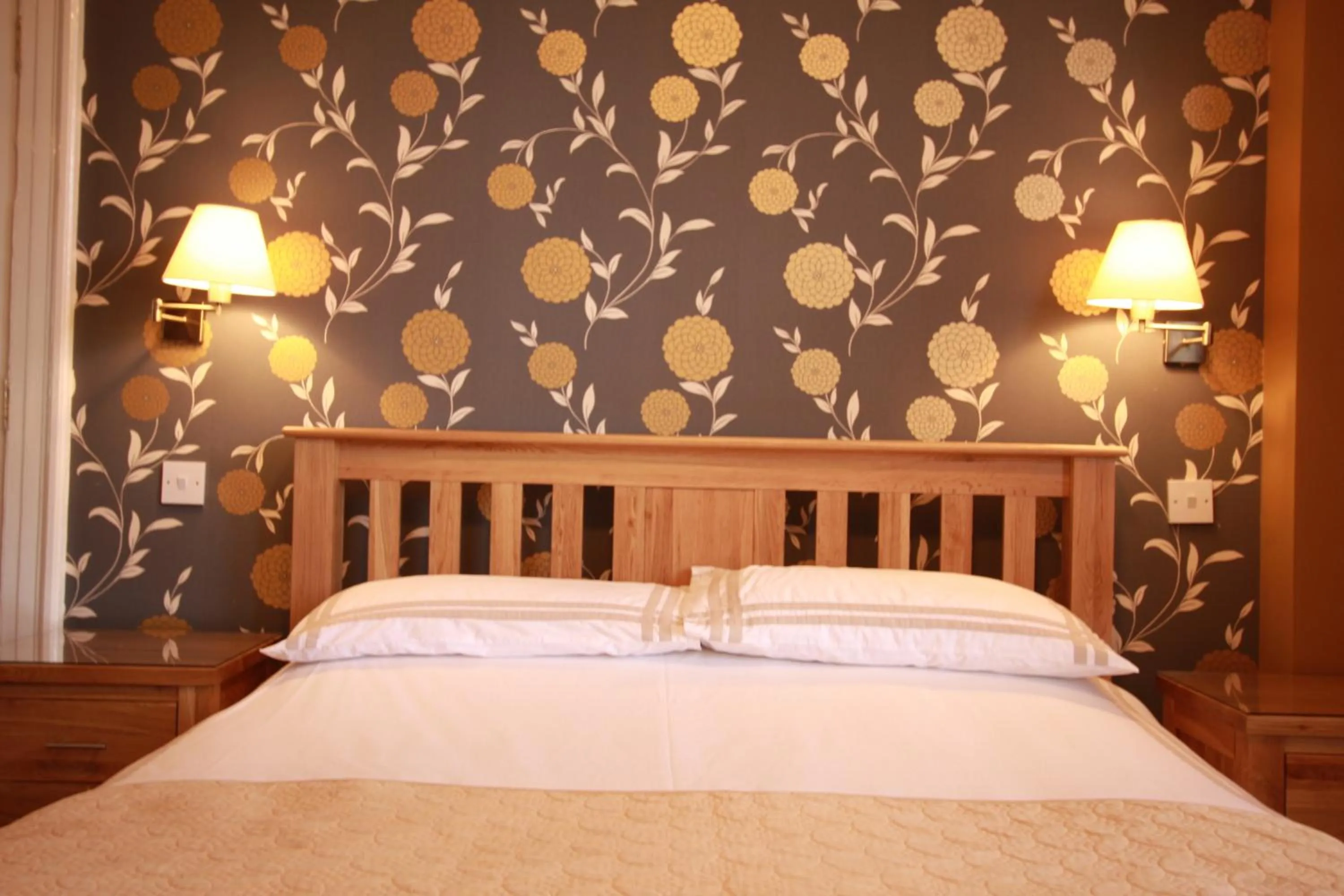 Bed in Brentwood Guest House